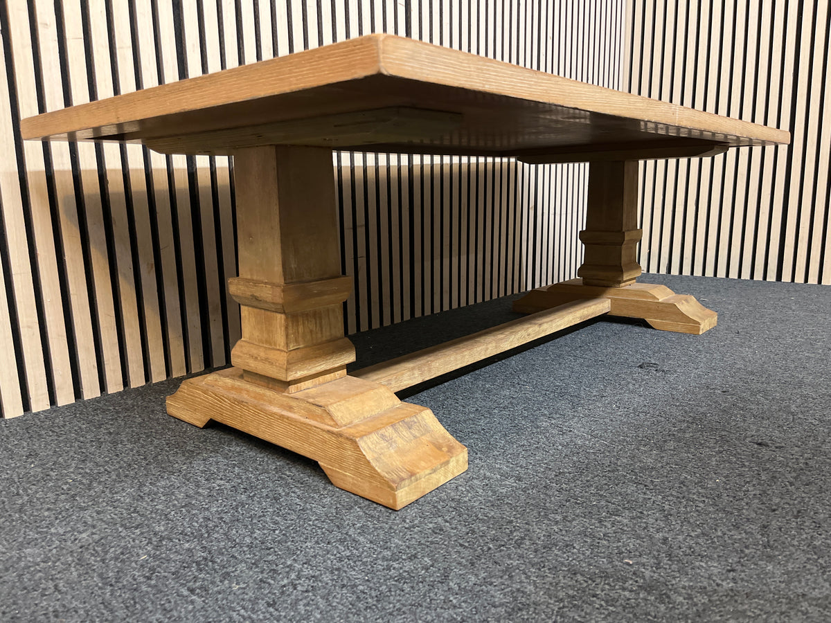 Oak veneer low coffee table   44250