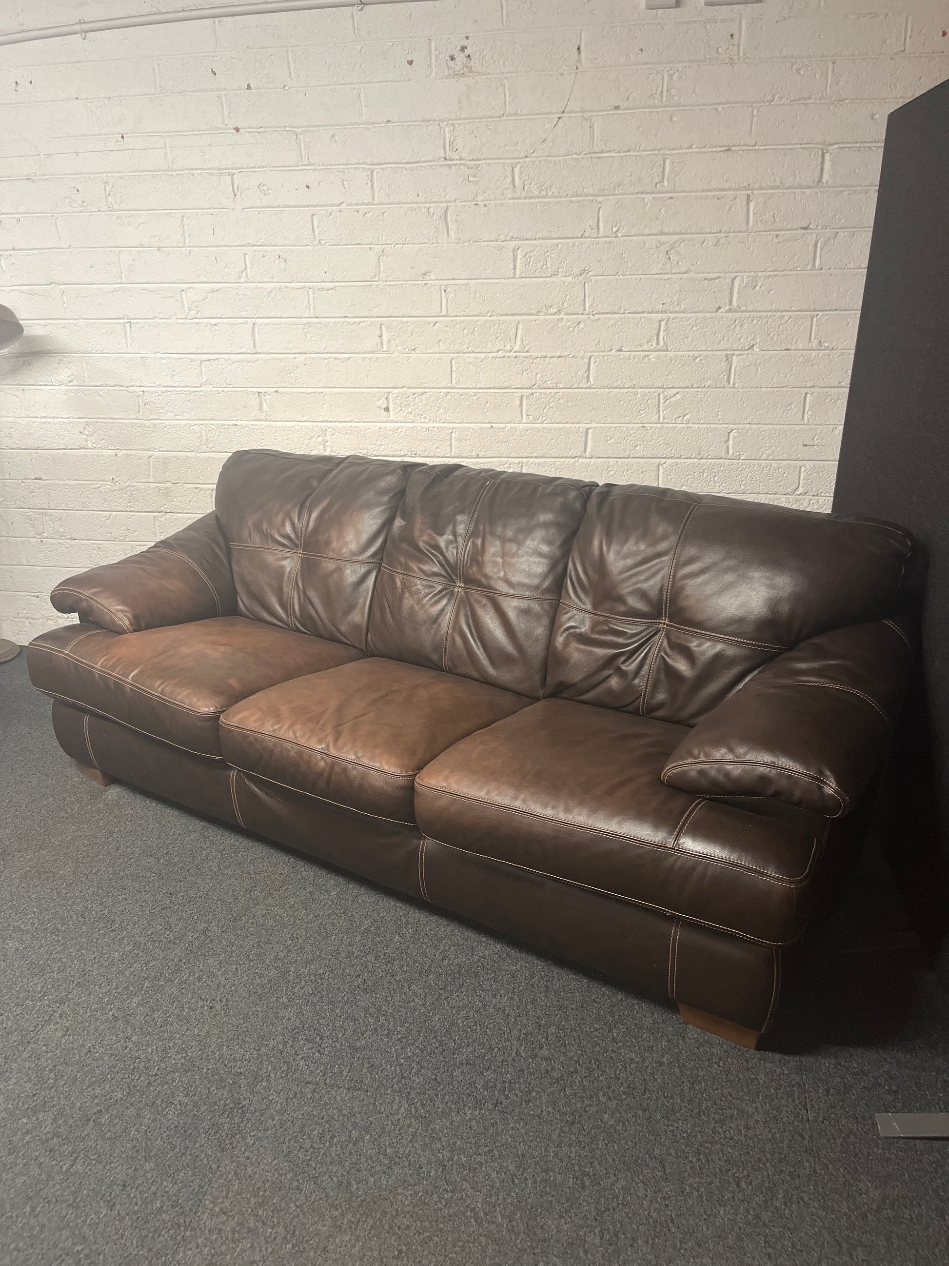 Large 8ft wide brown leather sofa suite (1200D) 3225