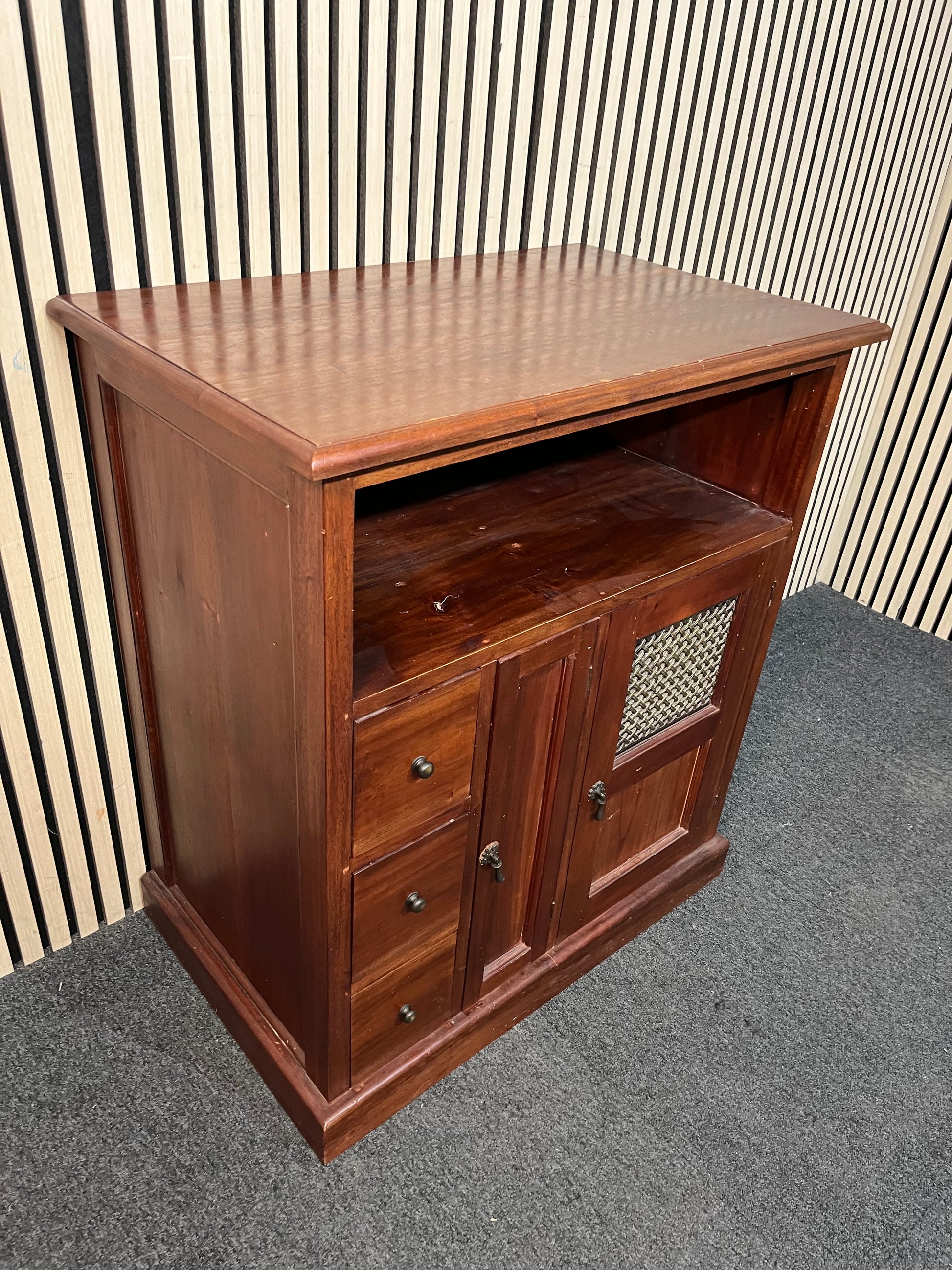Solid teak stained 2 door 3 drawer ornate sideboard unit with metal lattice detail (H 90 x W 80 x D 50 cm) 3126