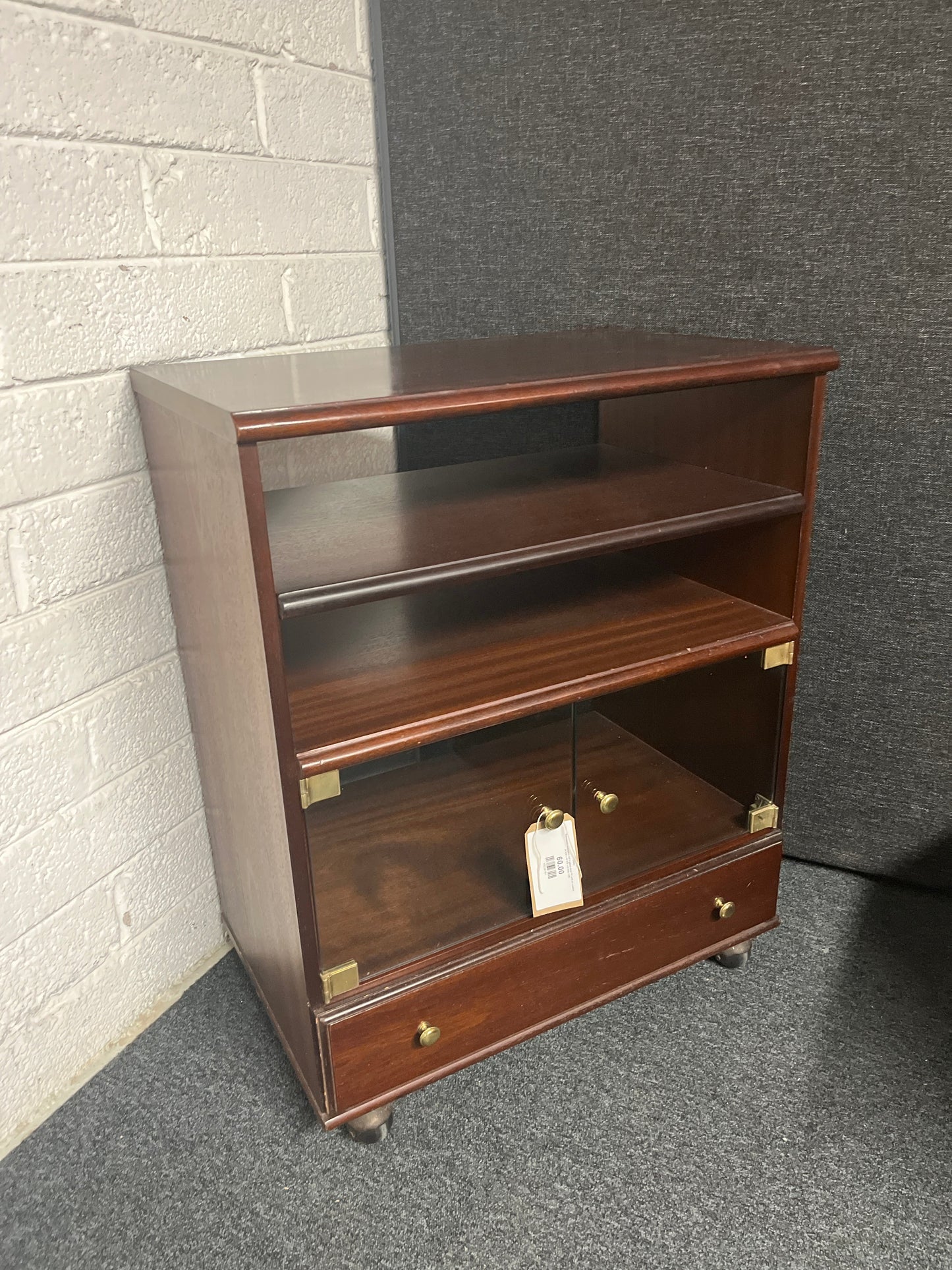 Rossmore mahogany tall 2 glass door TV unit on castors (H 830 x W 670 x D 430) 1225