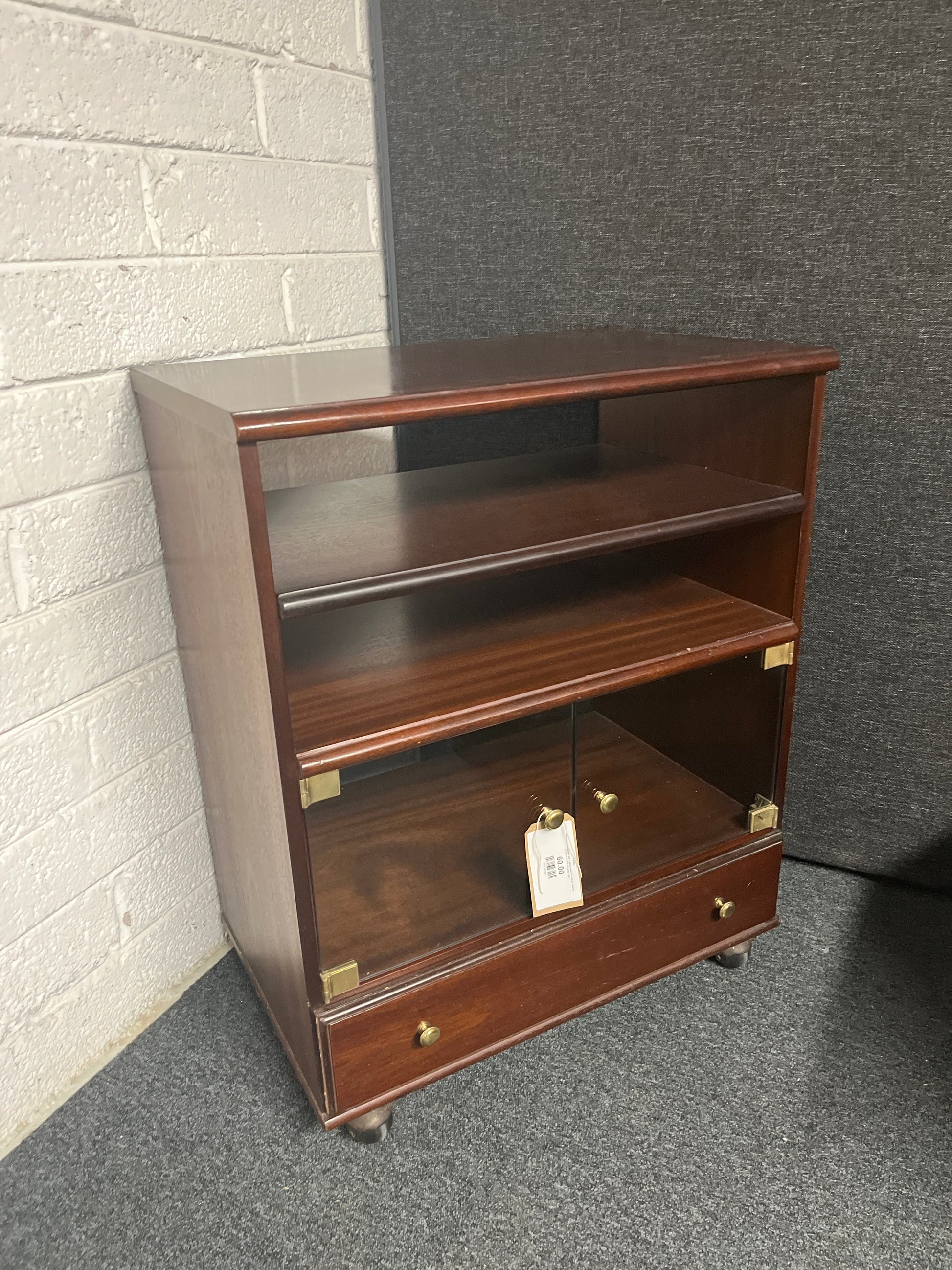 Rossmore mahogany tall 2 glass door TV unit on castors (H 830 x W 670 x D 430) 1225