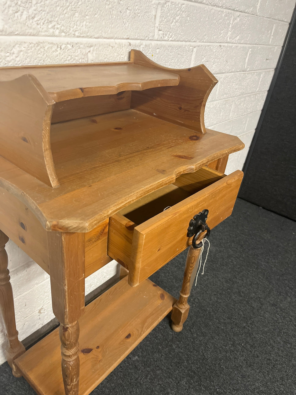 Solid pine 1 drawer lamp table with upstand 2225