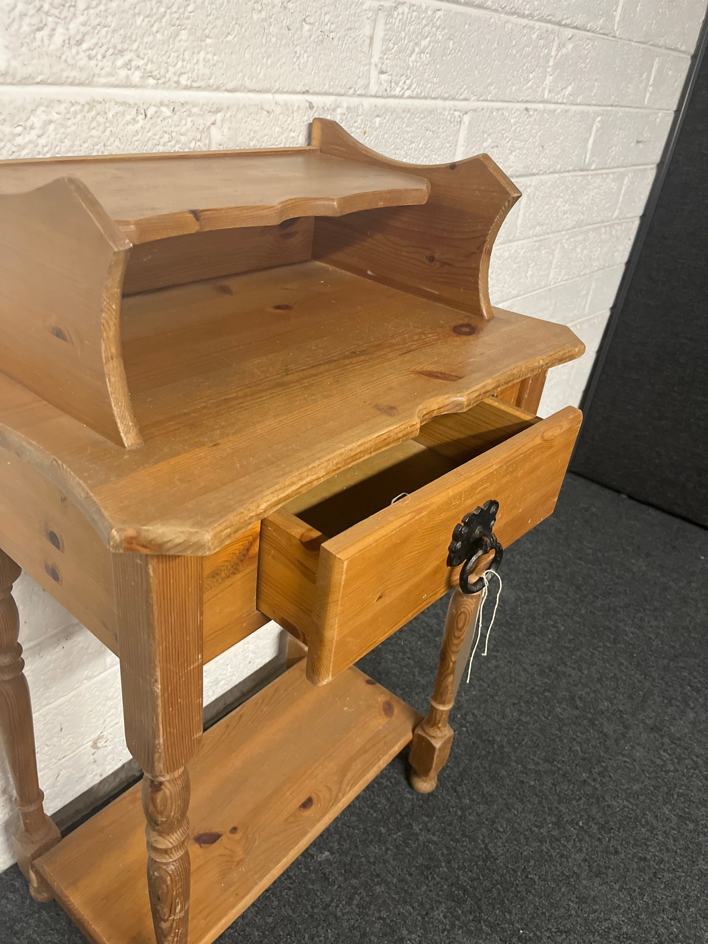Solid pine 1 drawer lamp table with upstand 2225