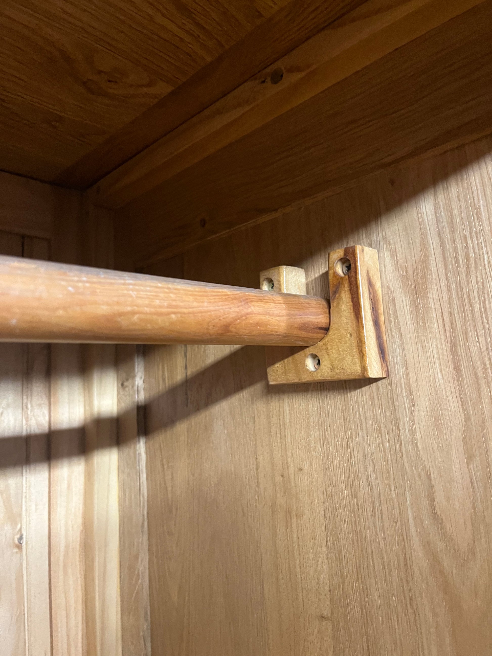 Tall oak 2 door wardrobe (H 186 x W 105 x D 55 cm) 43605