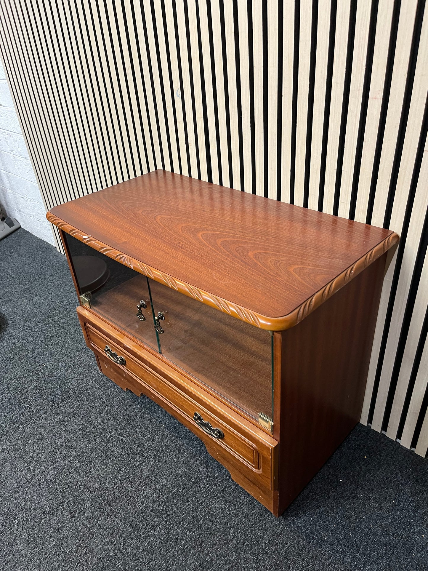 Rossmore mahogany rope effect edging two glass door one drawer tv unit (H 62 x W 79 x D 43 cm) 1126