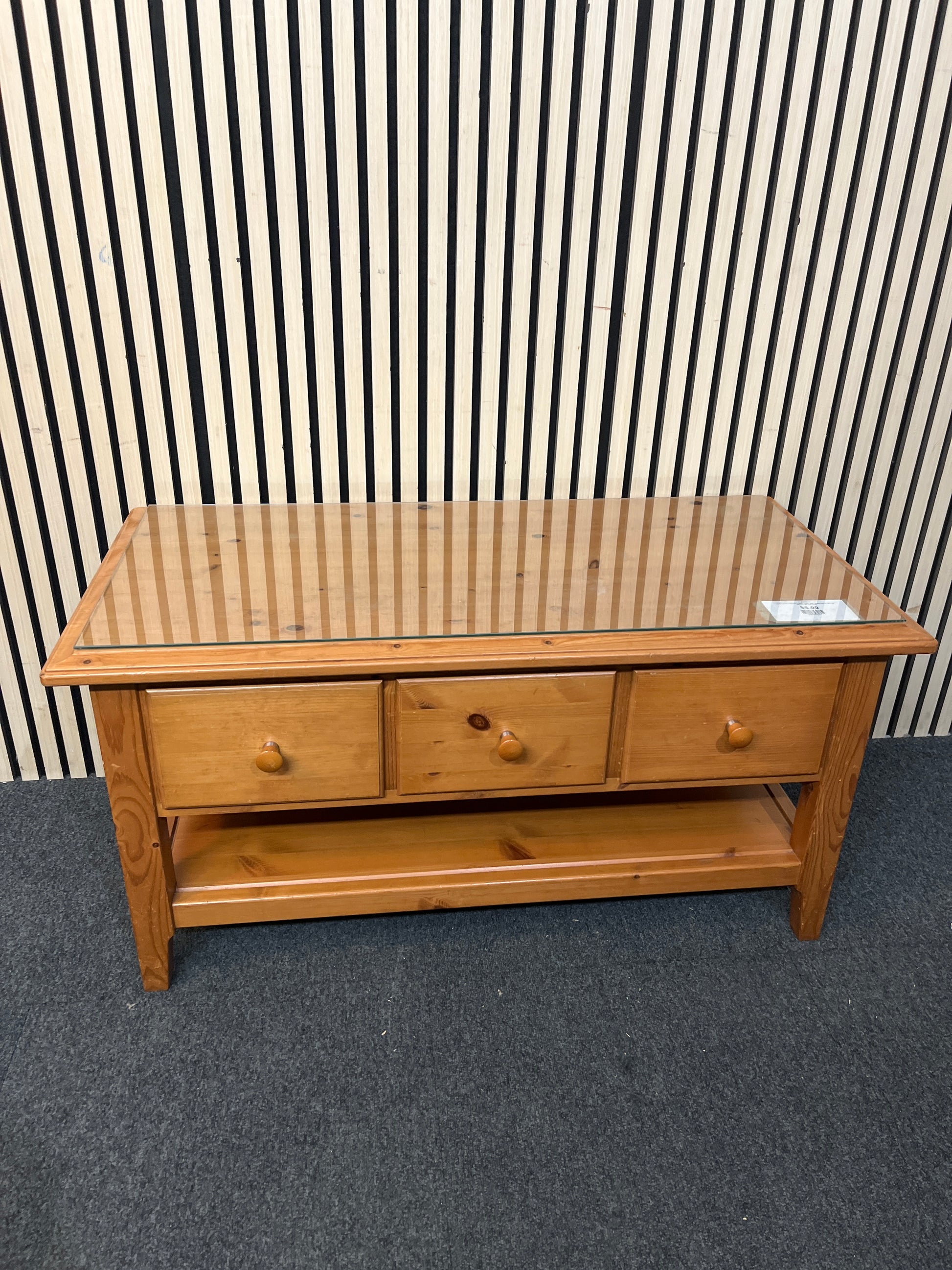 Solid pine 3 drawer coffee table with glass top (H 49 x W 100 x D 50 cm) 3126
