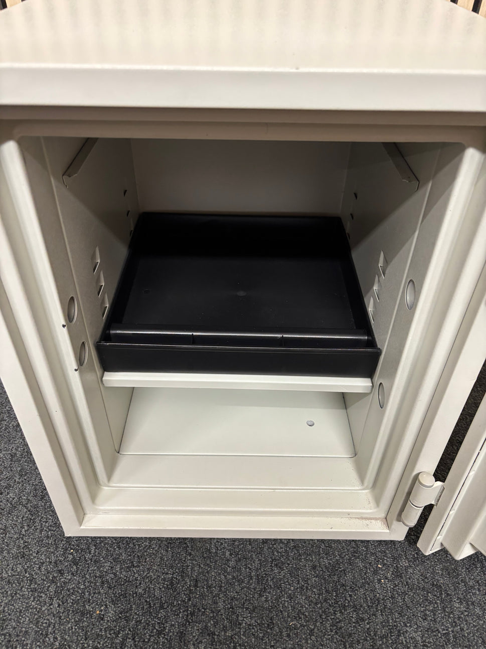 Phoenix fireproof digital safe. Battery operated. No key. Overwrite code. Dims 52Hx40Wx44D