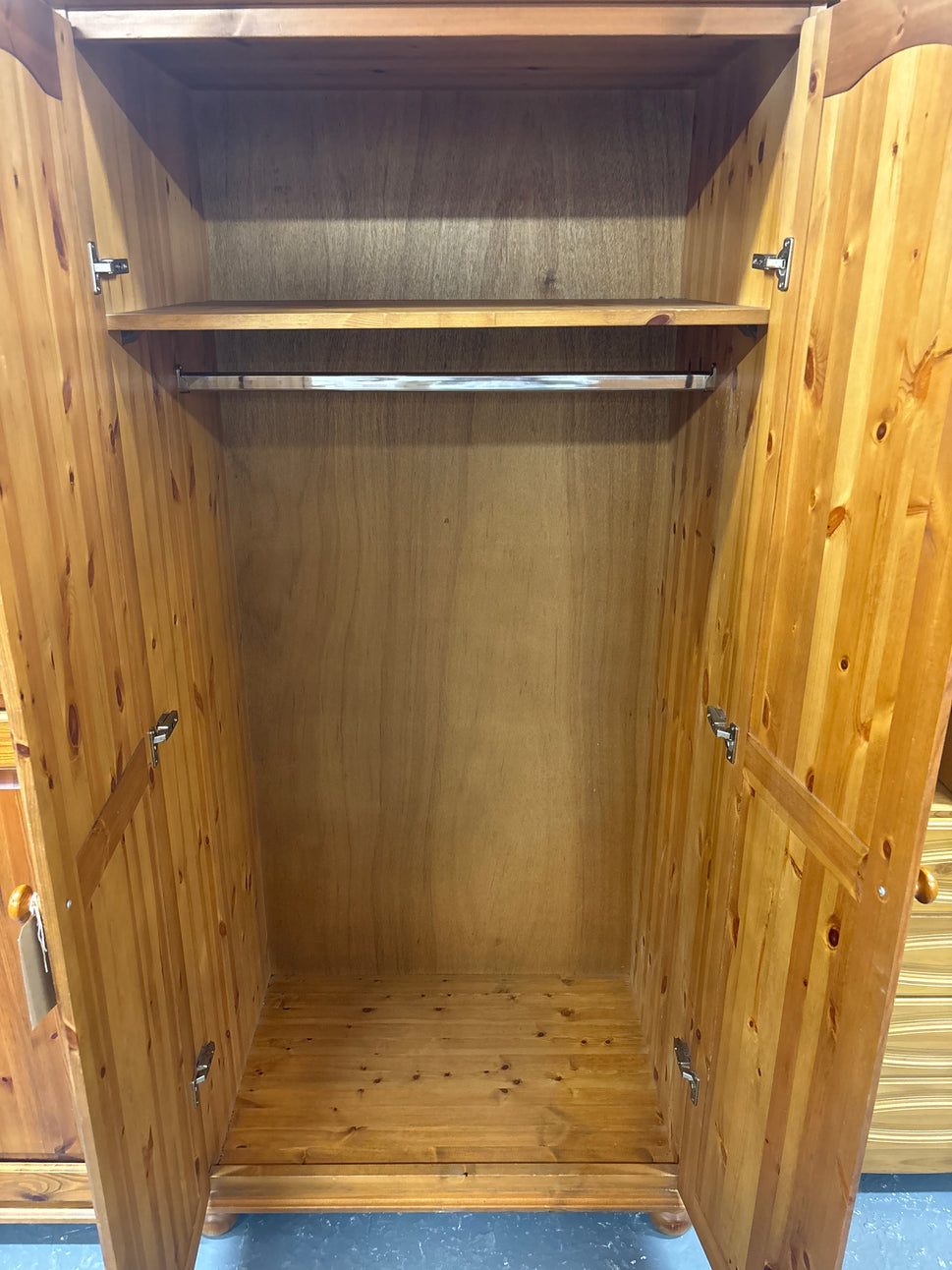 Tall solid pine 2 door wardrobe (H 188 x W 90 x D 59 cm) 2225