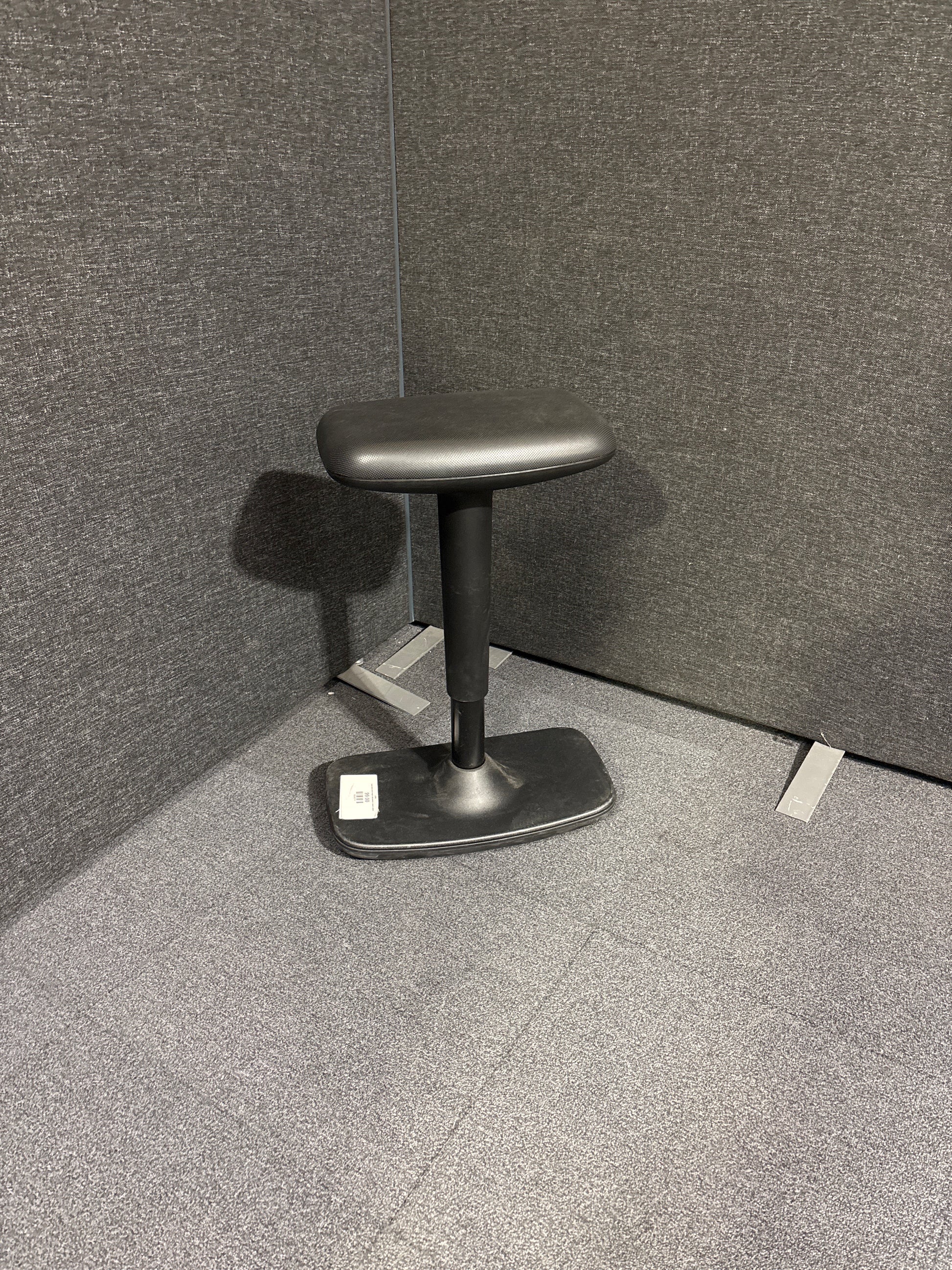 Lean back stool height adjustable in black rubber