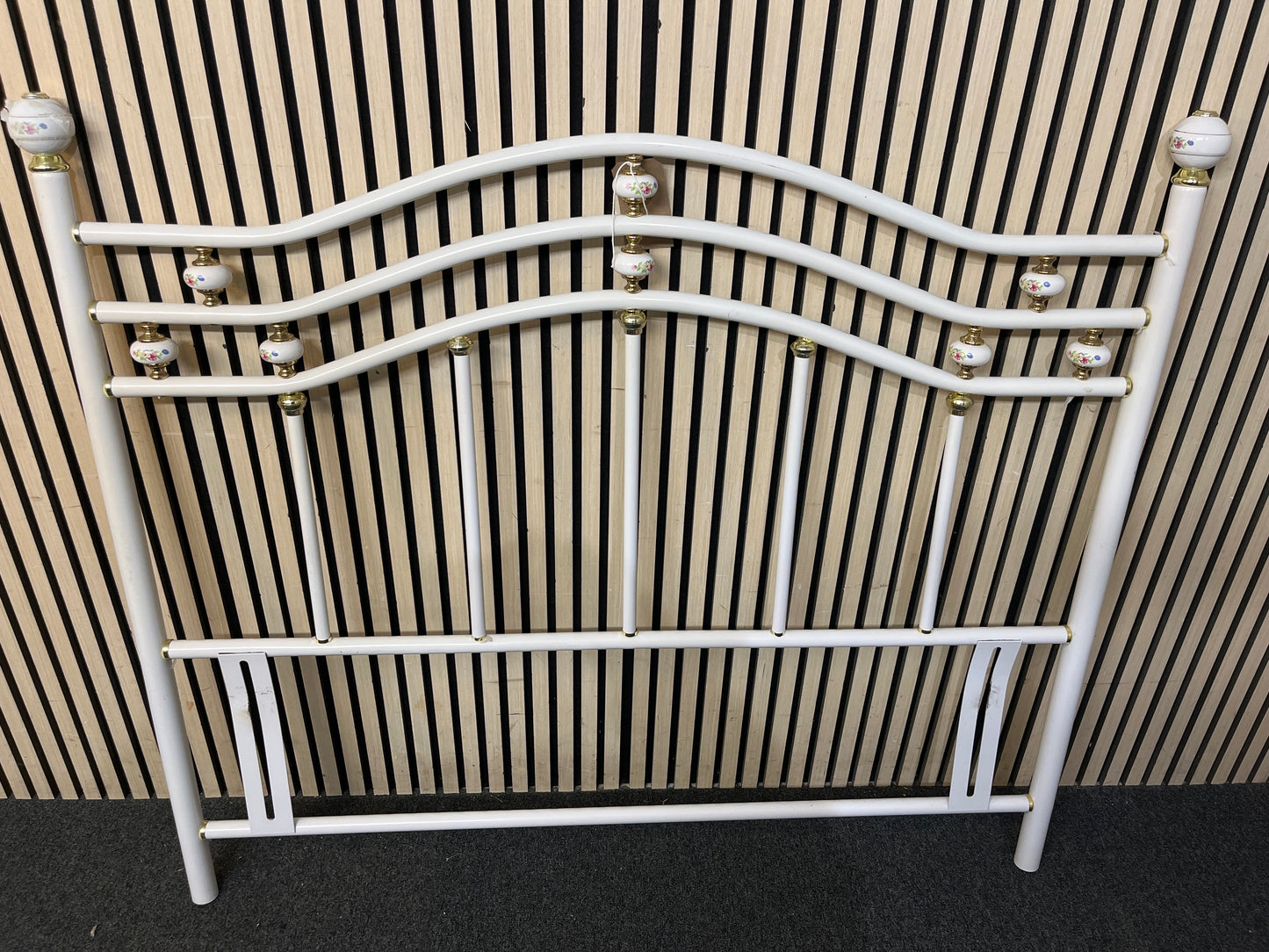 4ft 6 white metal ornate headboard   44317
