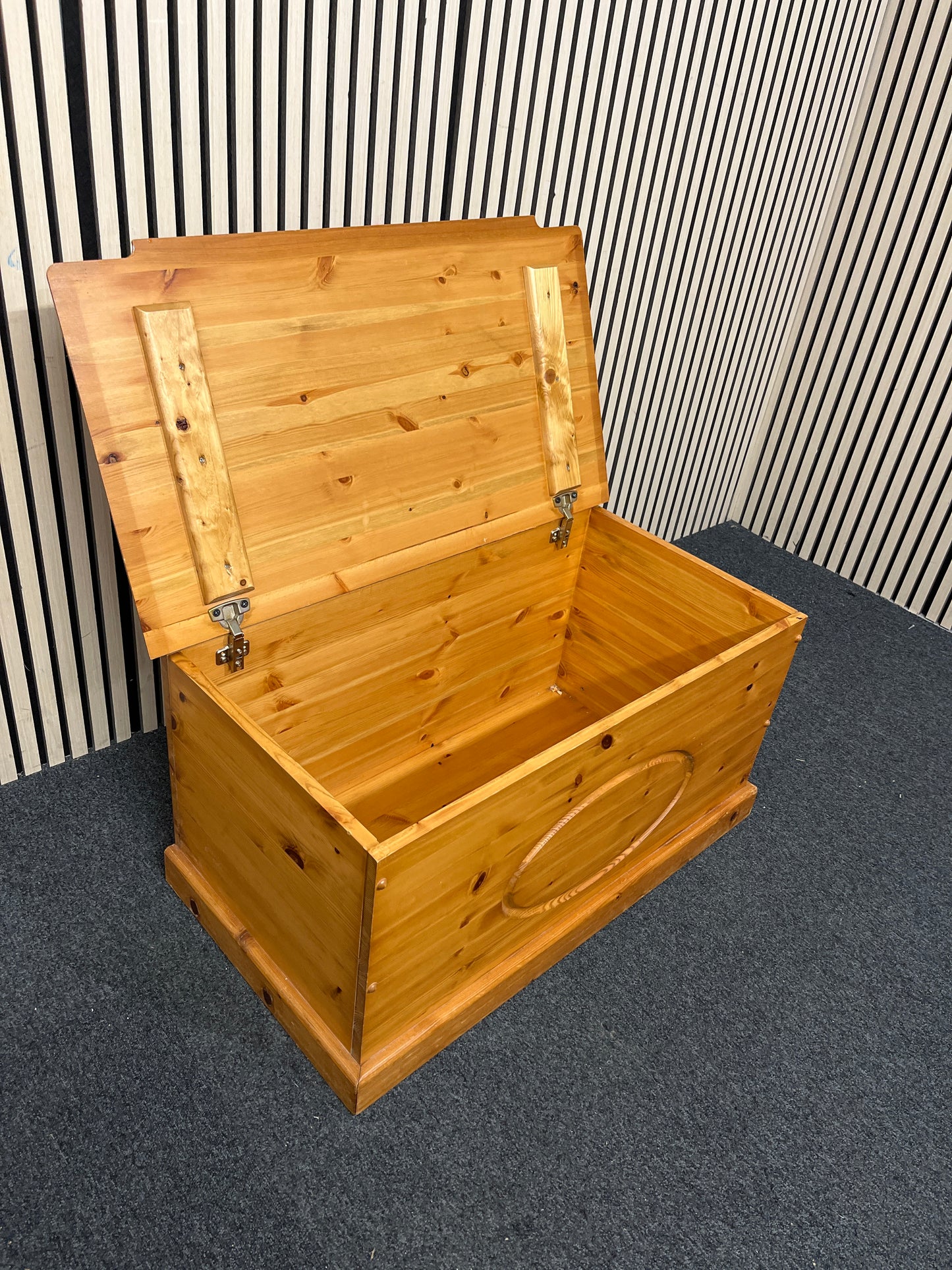 Natural Pine Top Open Blanket Box 1226