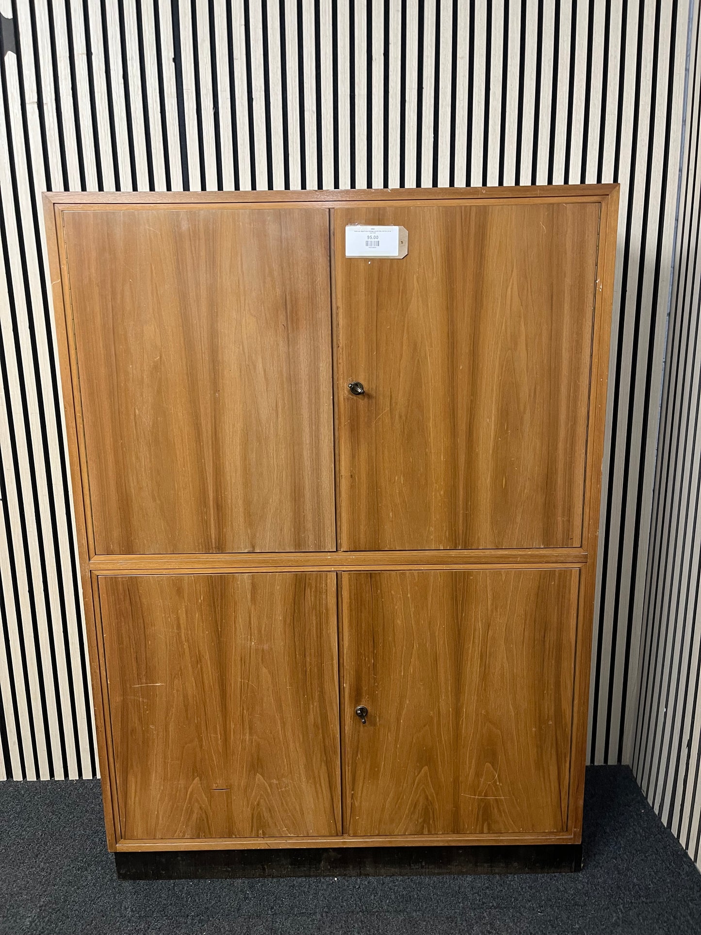 Solid oak large 4 door storage unit (H 155 x W 110 x D 34 cm) 3126