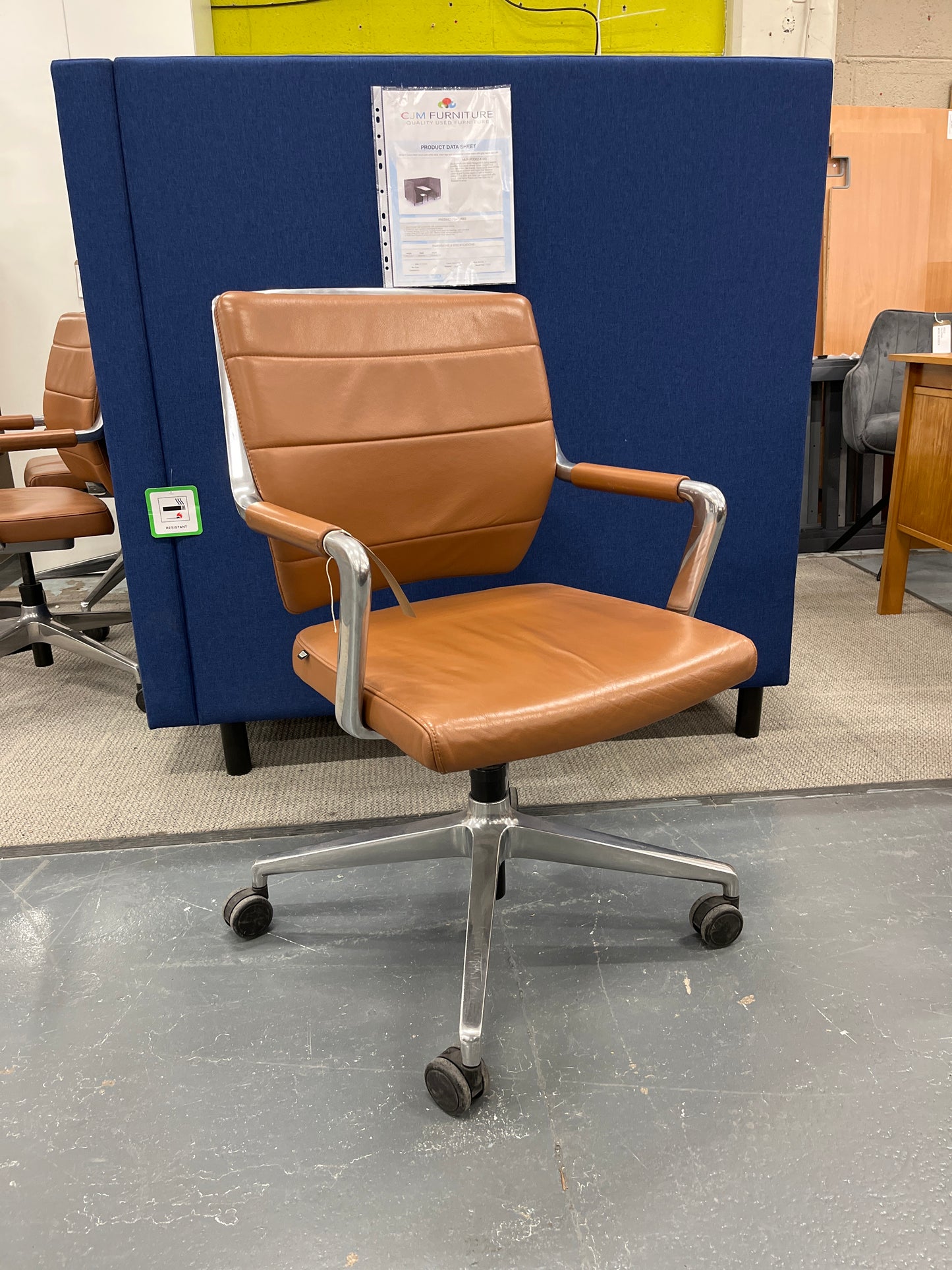 Sedus Open Up Modern Classic hand made office swivel chair MEDIUM Back swivel with polished metal base and arms, REAL TAN leather