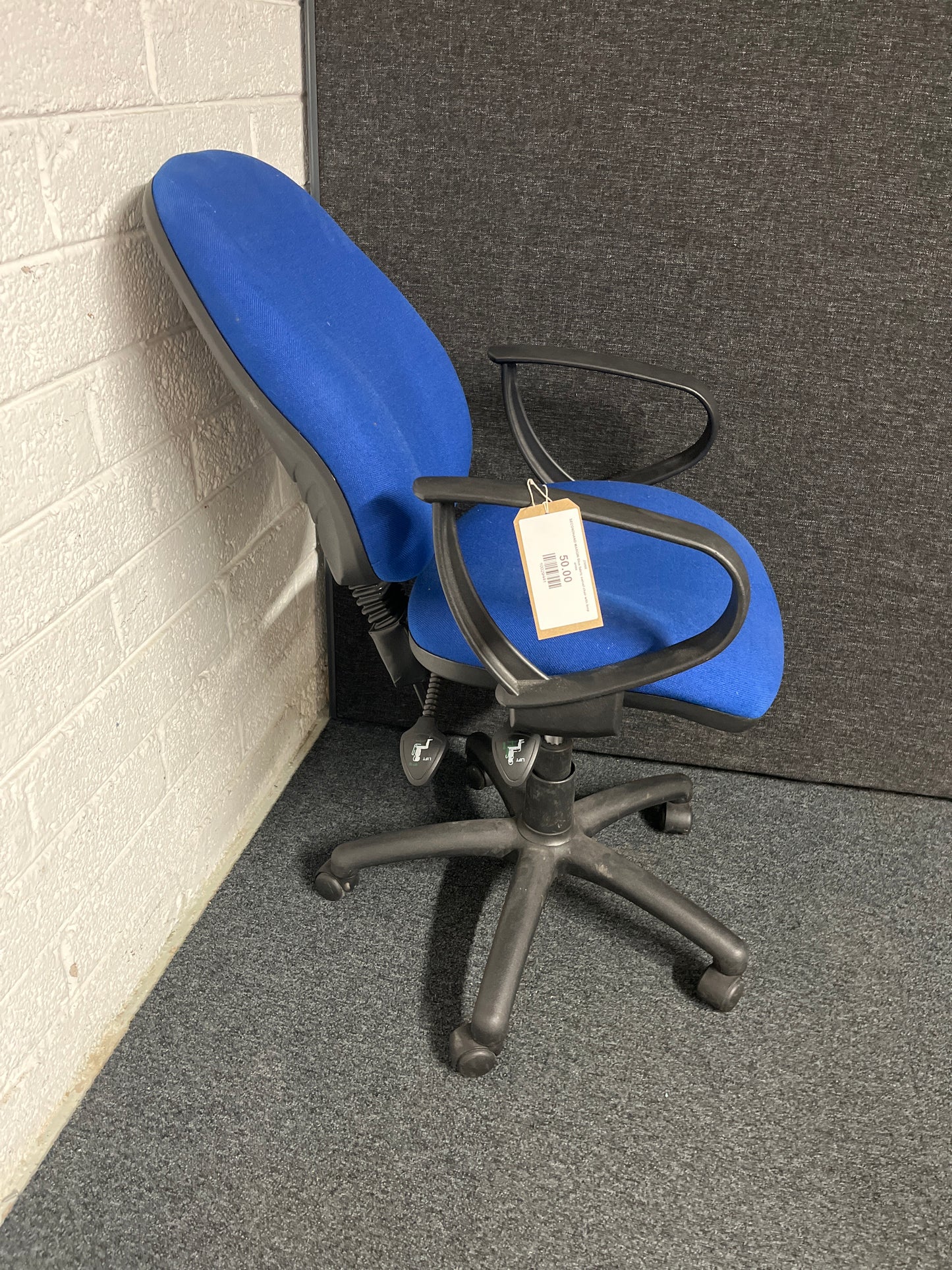 SECONDHAND MARGIN Blue fabric swivel chair with loop arms
