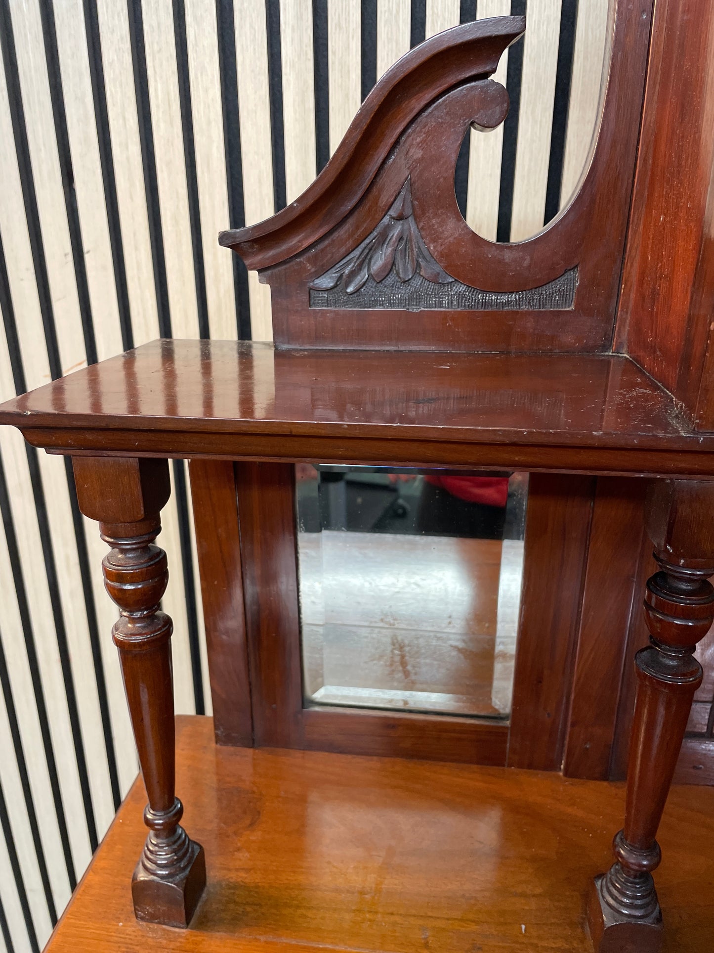 Ornate Mirrored mahogany display unit (H 202 x W 120 x D 37 cm) 3126