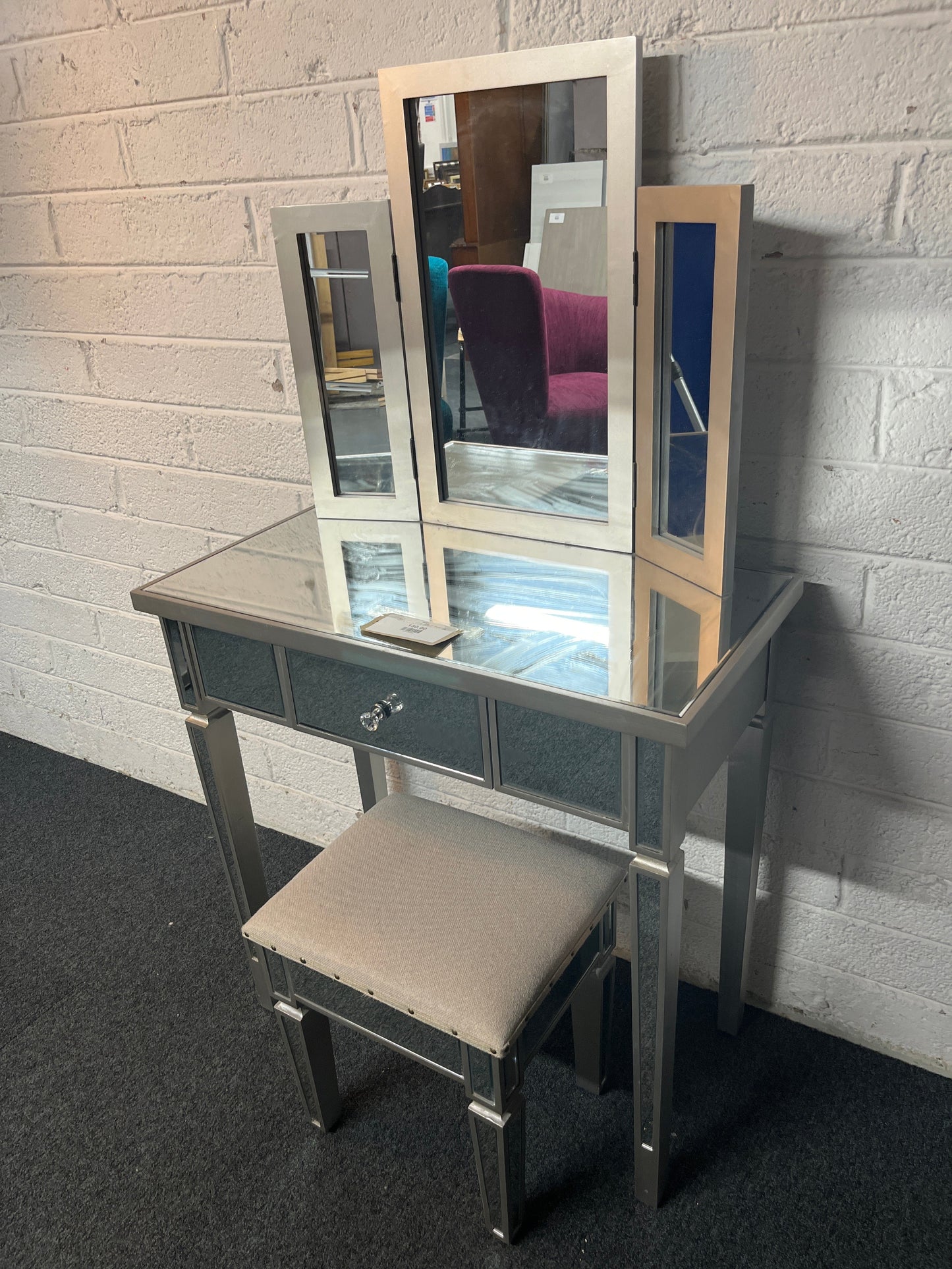 Mirrored bedroom make up dresser with drawers and matching mirror and stool (H 147 x W 80 x D 40 cm) 2225