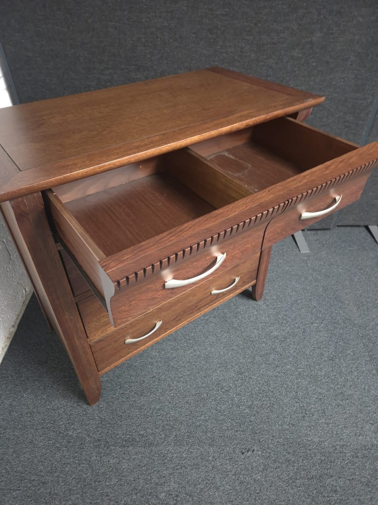 Tall solid dark wood stained 3+2 chest of drawers ( H 930 x W 940 x 500 mm) 1225