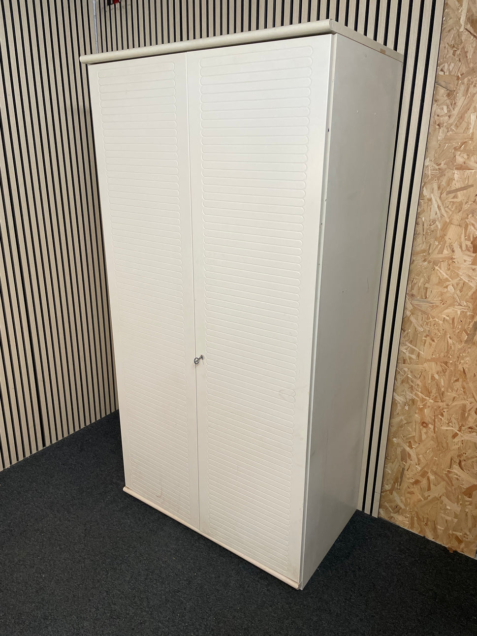 Tall 2 door white laminate slatted door wardrobe (H 200 x W 100 x D 61 cm) 2425