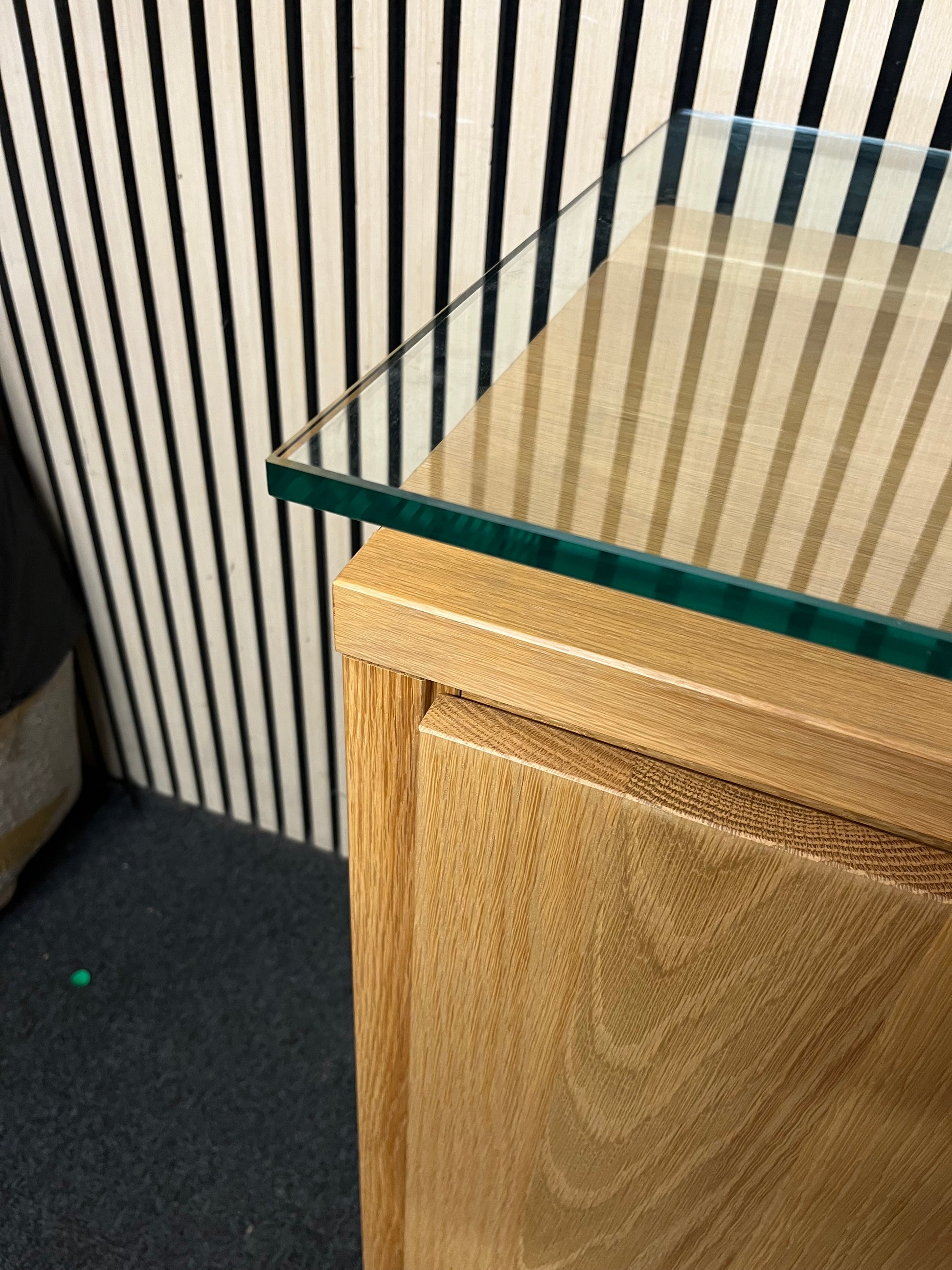Contemporary oak sideboard featuring three drawers and two side cabinets (H 90 x W 200 x D 49 cm)  44242