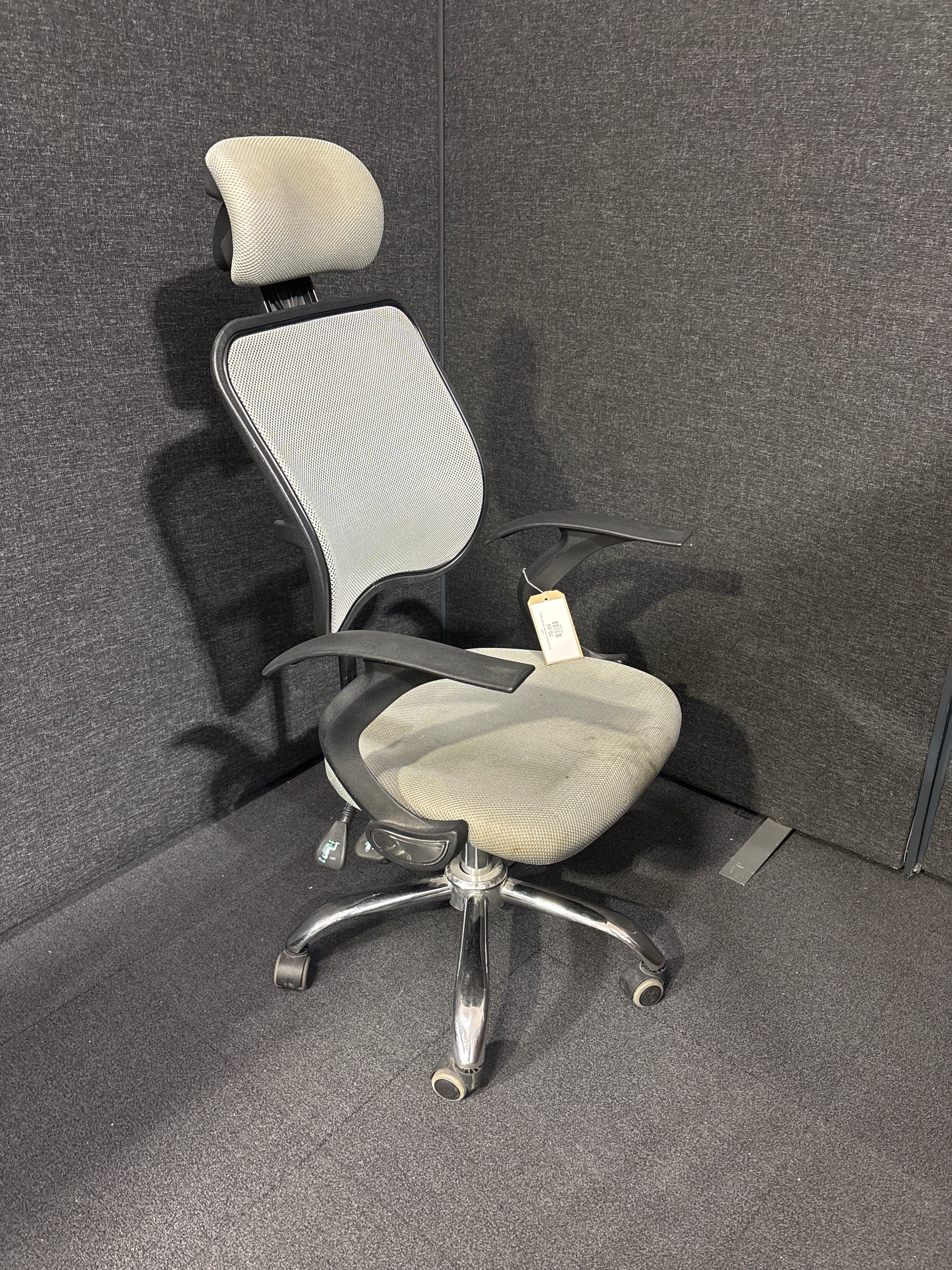 Grey mesh second hand swivel chair with headrest