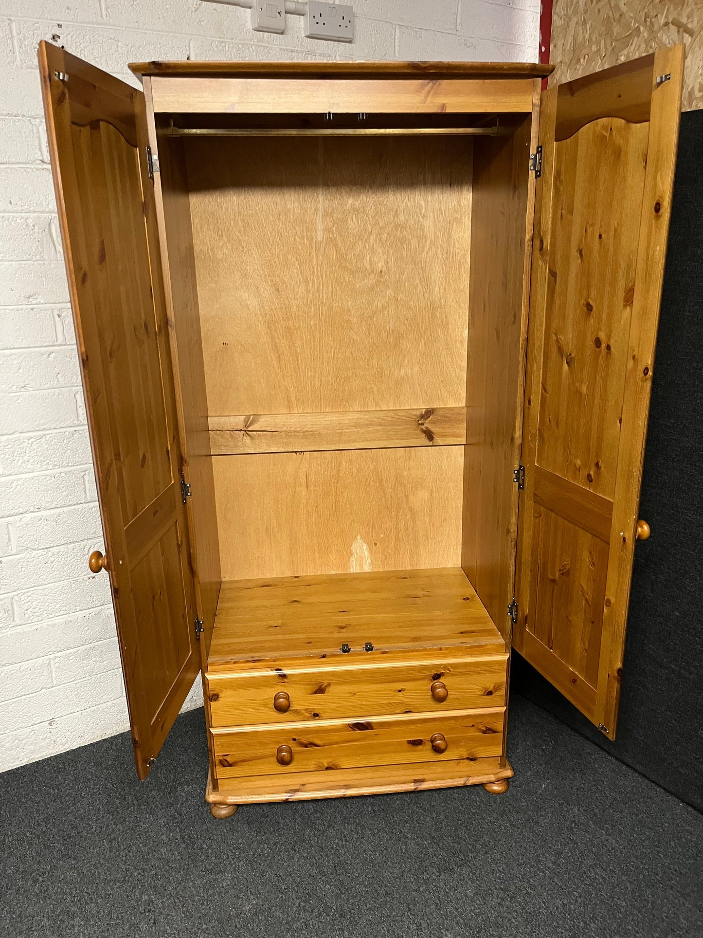 Tall solid pine 2 door 2 drawer wardrobe (H 190 x W 91 x D 55 cm) 2225