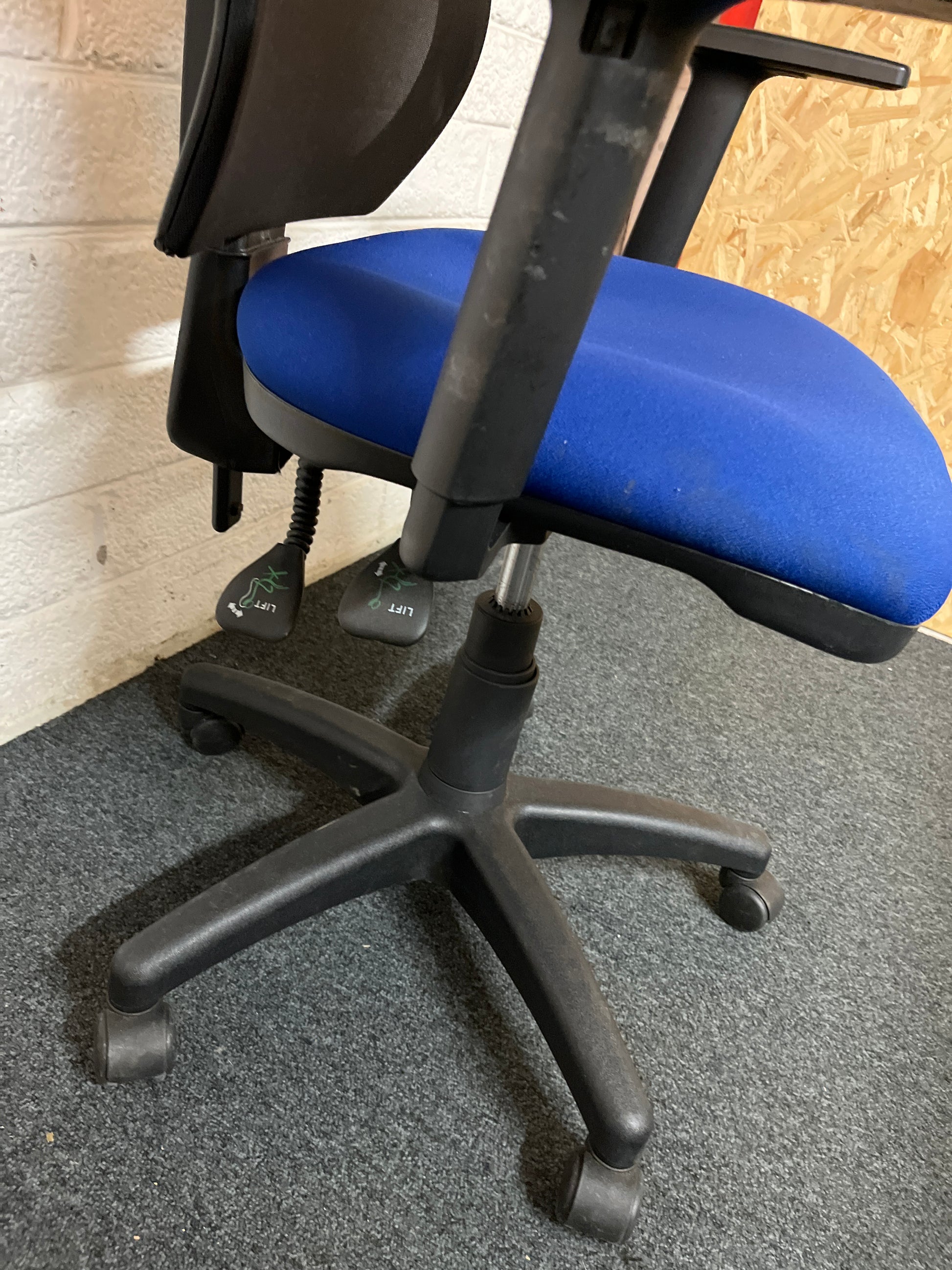 Black Mesh back swivel chair with royal blue seat and height adjustable arms  1325