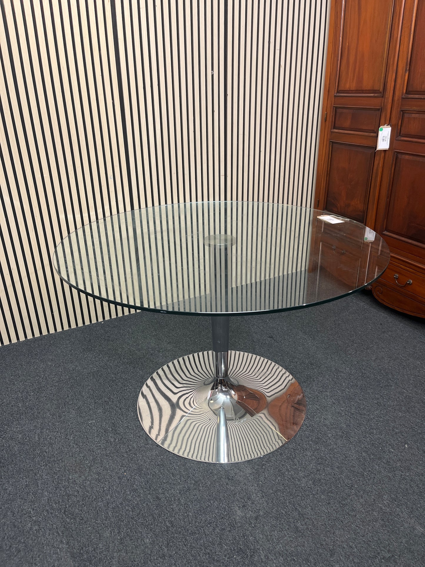 Solid metal frame central base circular glass dining table (120cm dim) 3126