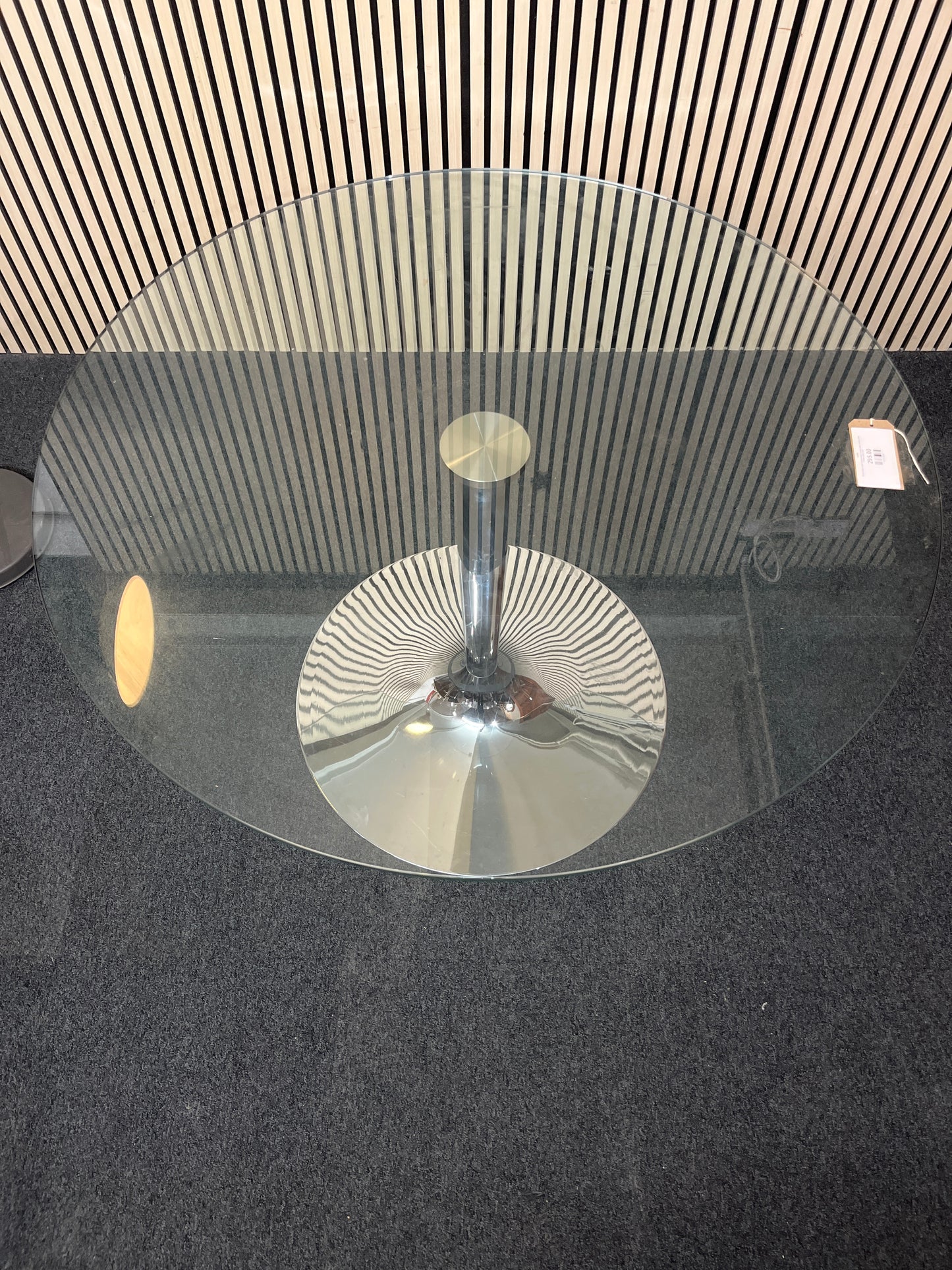 Solid metal frame central base circular glass dining table (120cm dim) 3126