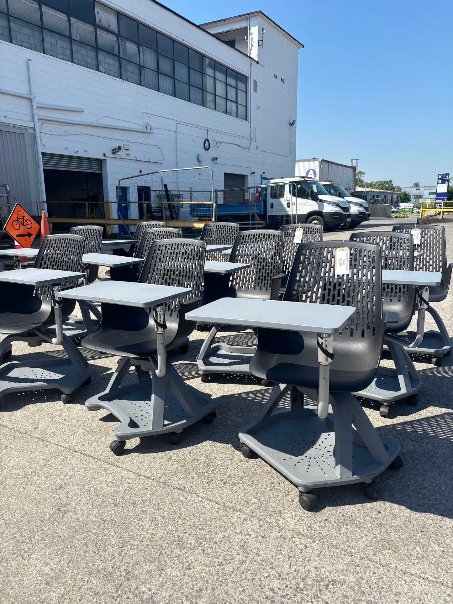 Report mobile conference chair with writing tablet on castors, black plastic seat, dark grey writing tablet with drinks holder. 90Hx64Wx59H. Seat height 445mm