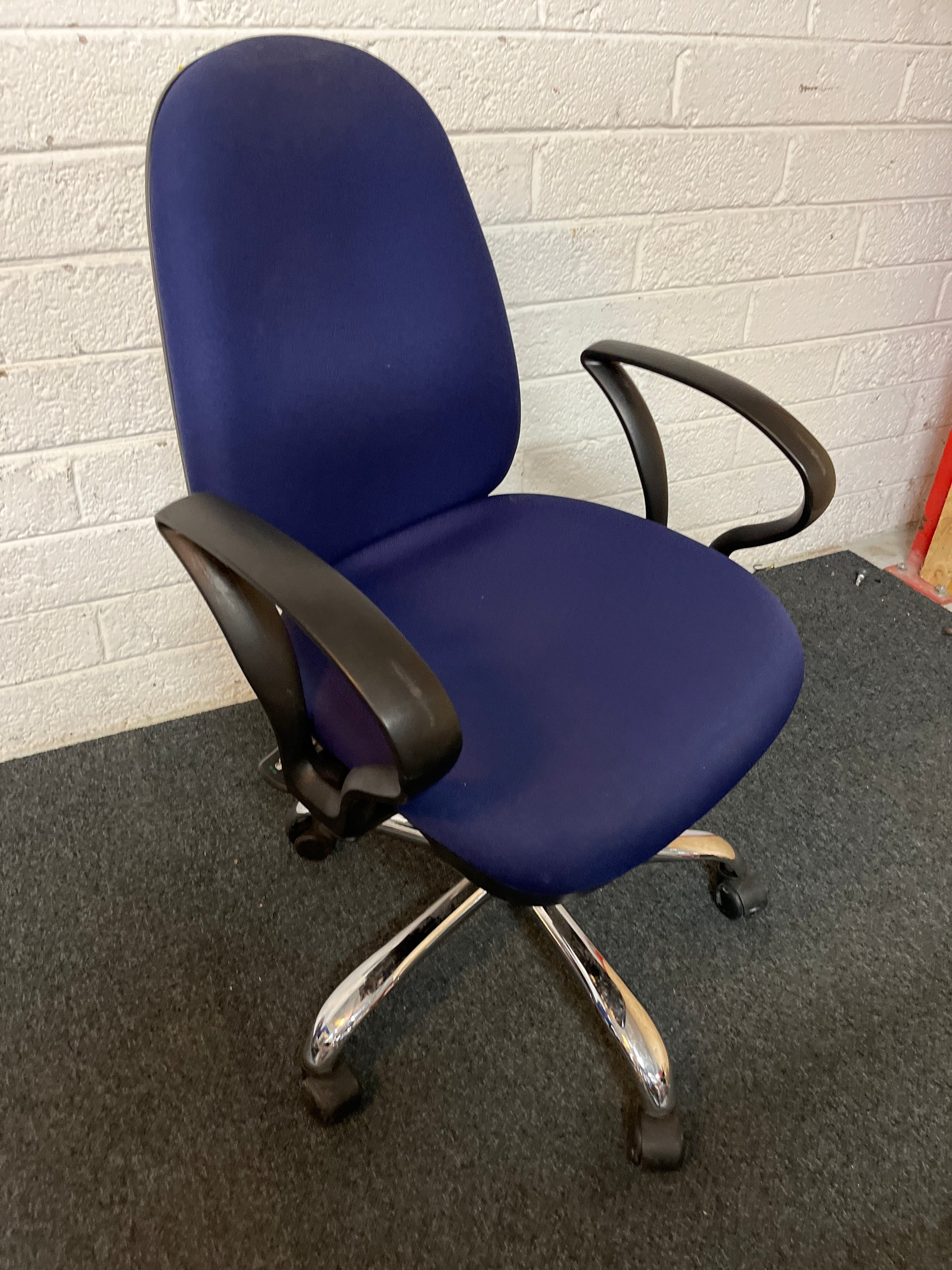 Navy fabric loop arm swivel chair with metal base  1325