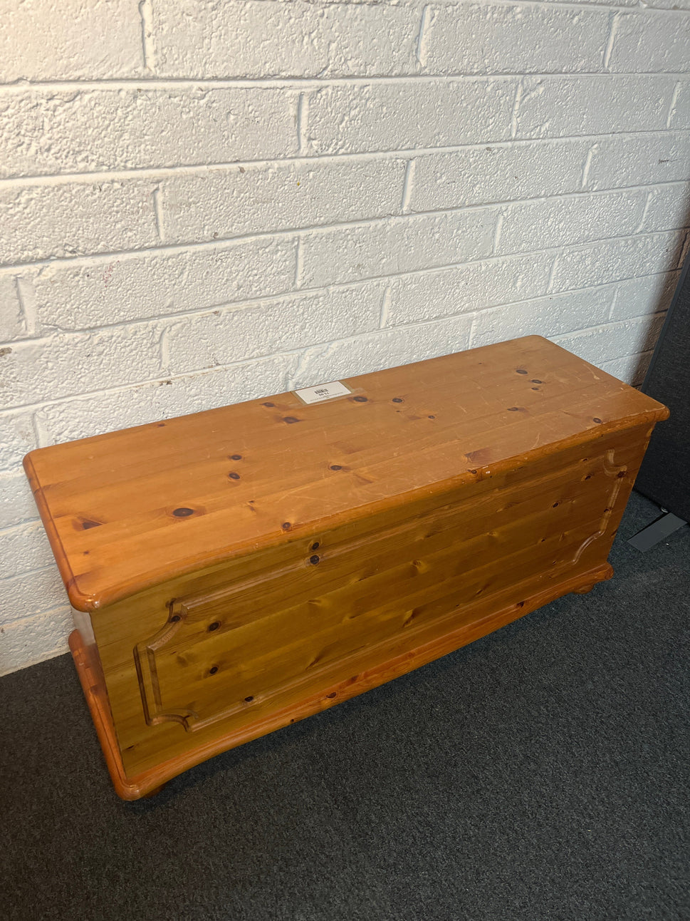 Solid pine slim top open blanket box (H 52 x W 117 x D 55 cm) 2225