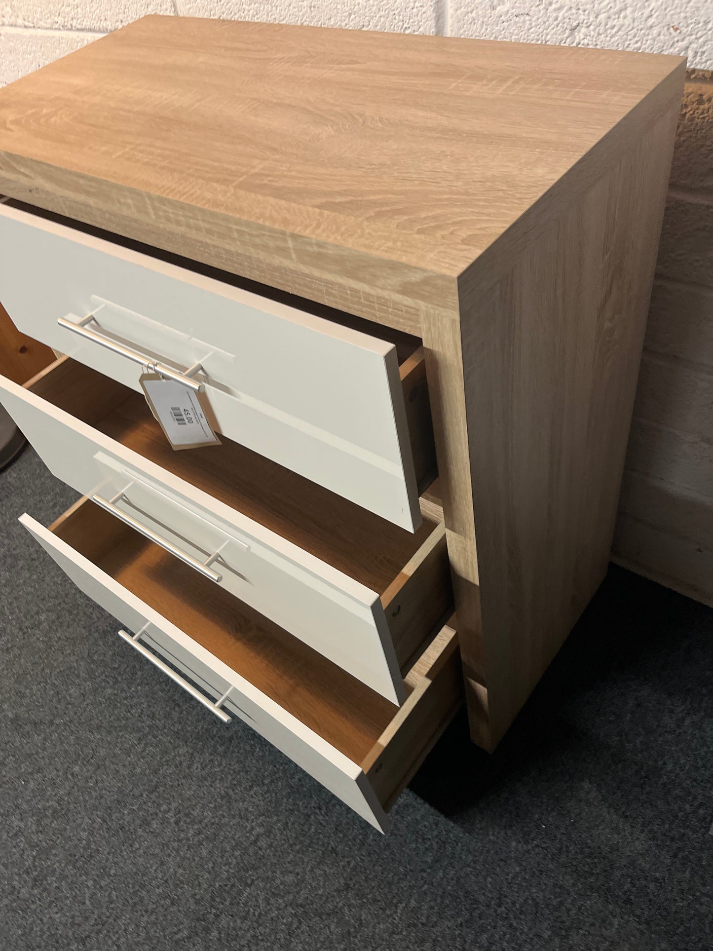 Oak laminate and white gloss chest of drawers (H 87 x W 80 x D 39 cm) 2225