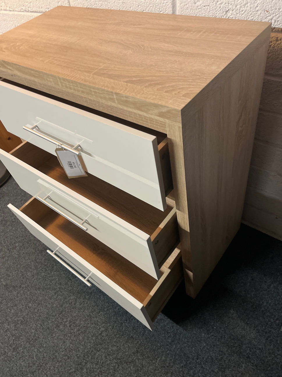 Oak laminate and white gloss chest of drawers (H 87 x W 80 x D 39 cm) 2225