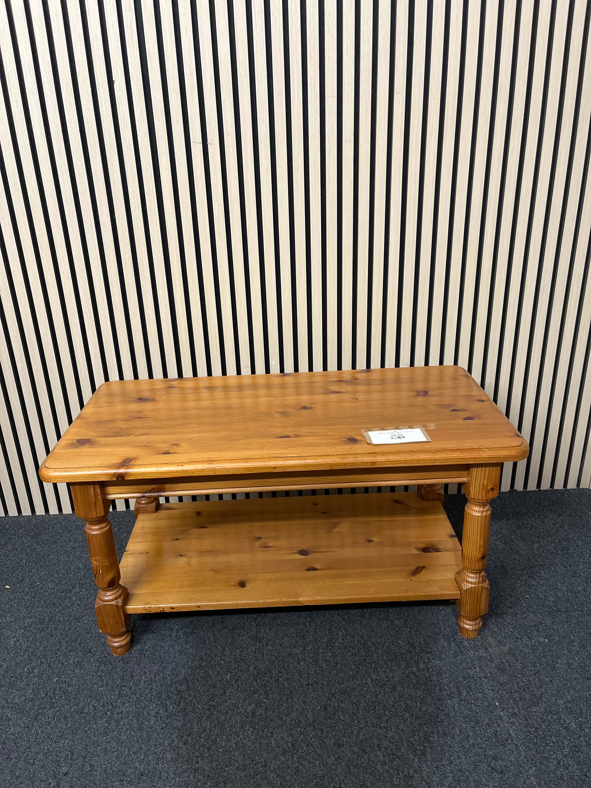 Solid pine low rectangular coffee table (H 47 x W 93 x D 46 cm) 3325