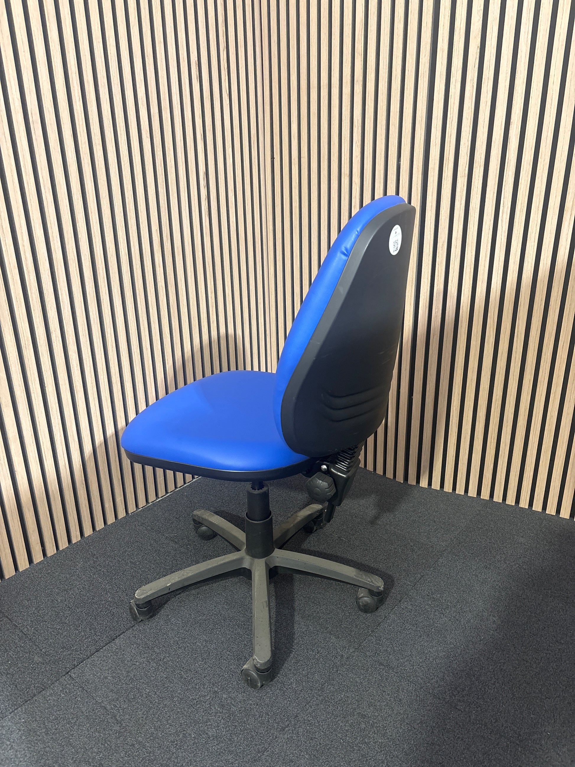 Light Blue Vantage Vinyl Office Swivel