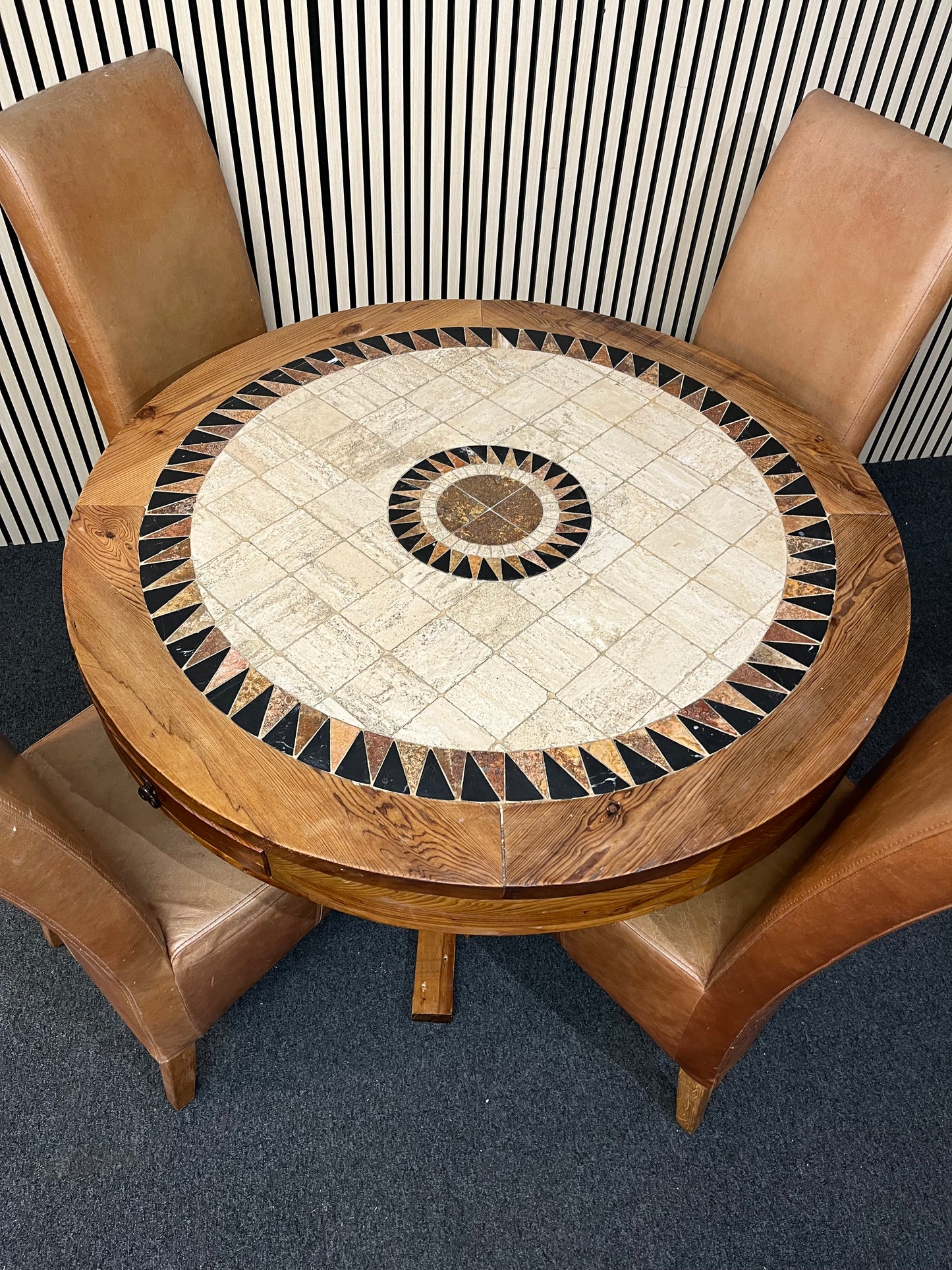 Solid pine and tiled circular table (120 cm diameter), central base with 4 tan leather seats 1425