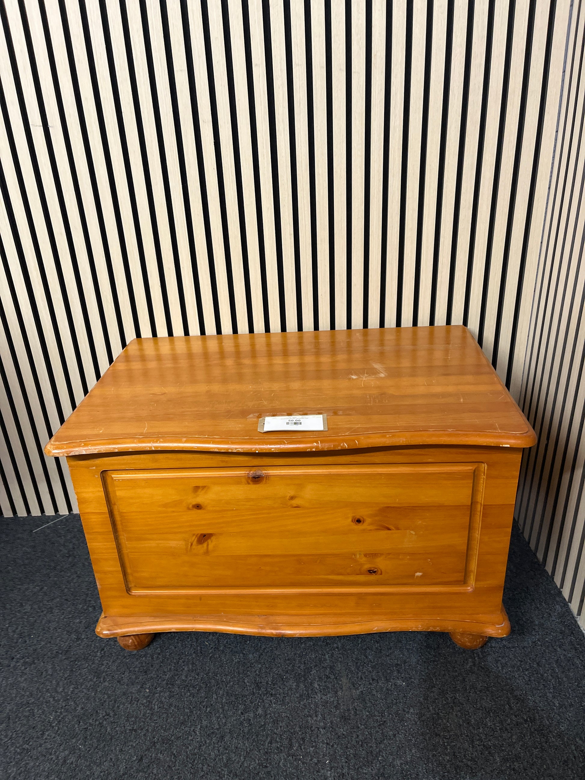 Natural pine top open blanket box 3325