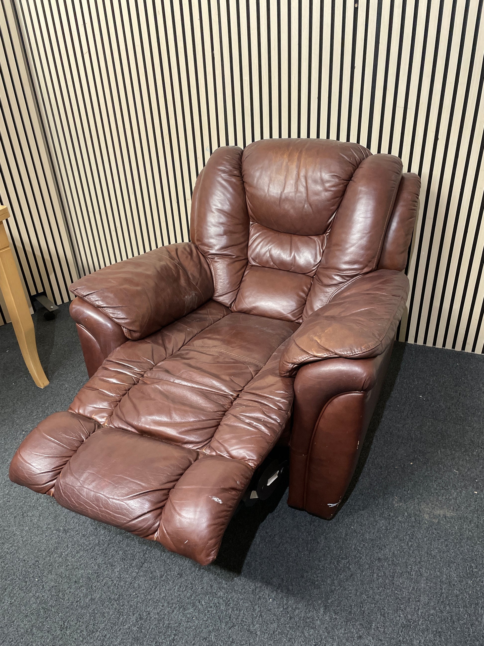 Brown leather single recliner armchair  1226