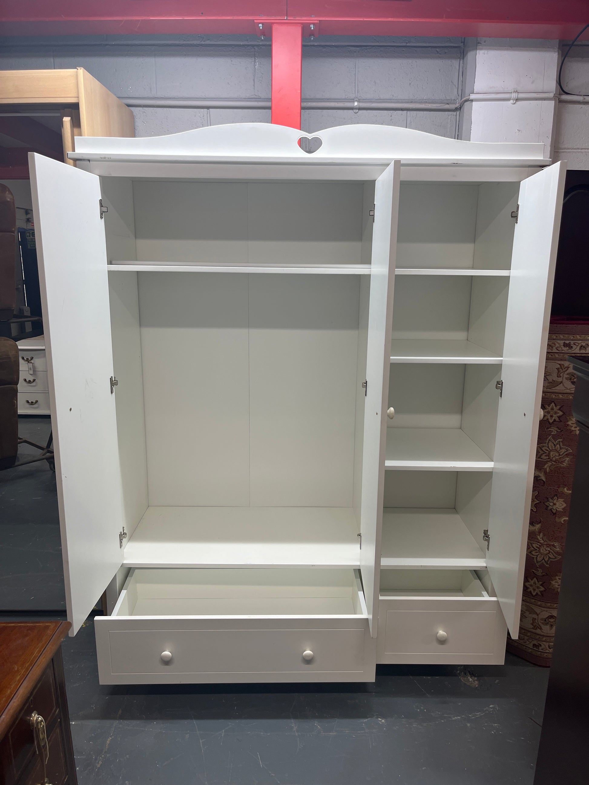 White laminate 3 door 2 drawer wardrobe (H 196 x W 156 x D 50 cm) 1325