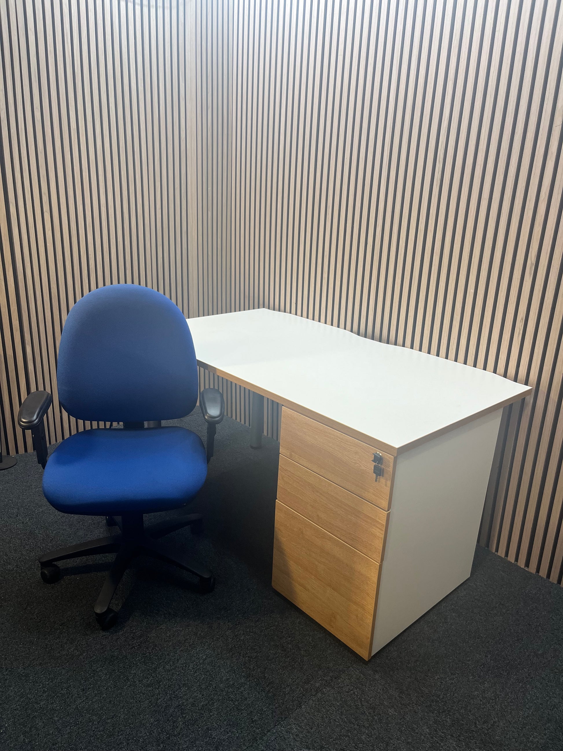 (GRADE A) White and Oak 1400 x 800 desk with push press pedestal + (Grade A) Blue fabric swivel chair bundle
