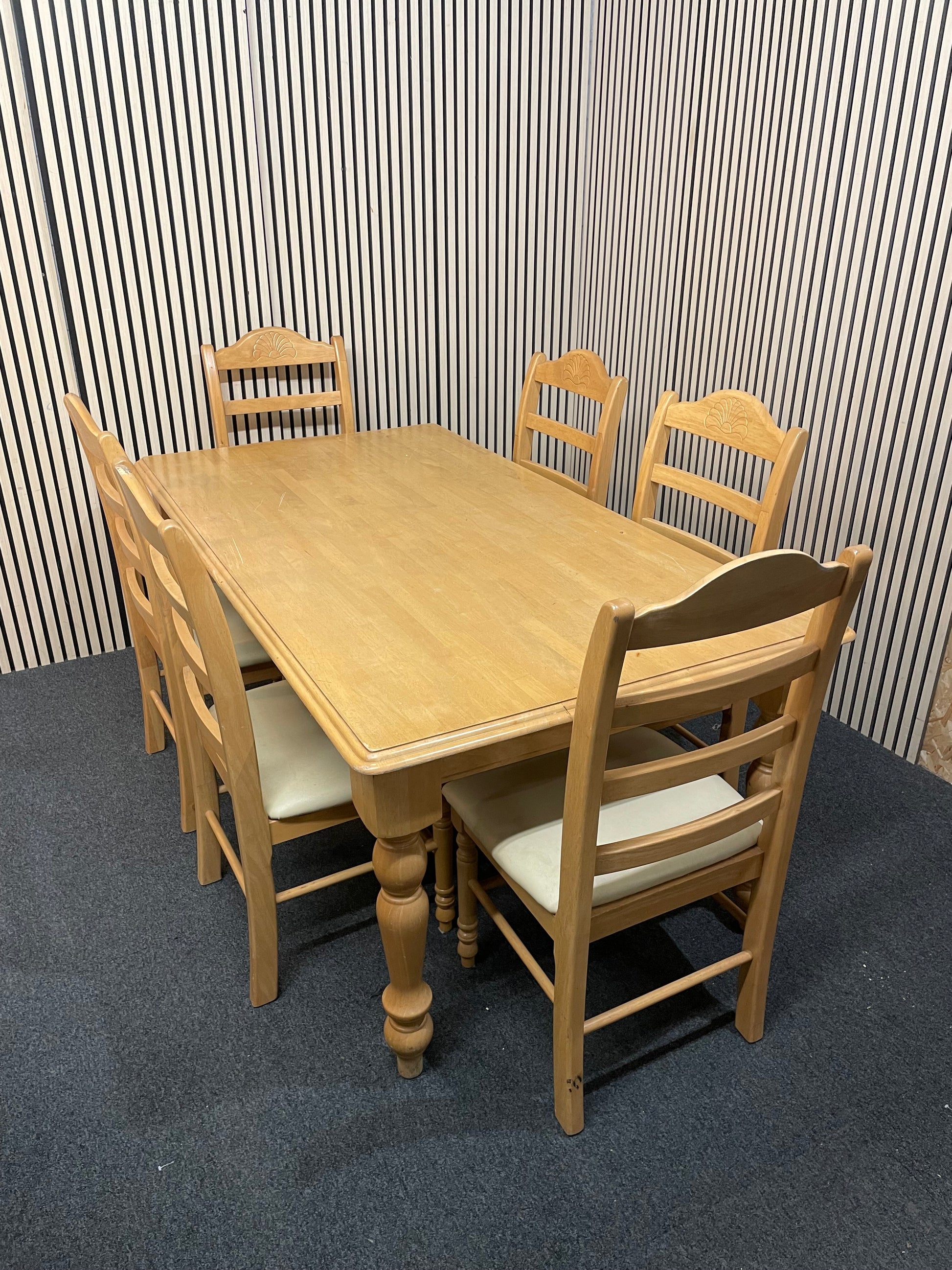 Large rectangular hardwood kitchen table (L 180 x W 100 cm) with 6 no. high back matching chairs with cream vinly seat fabric 1126