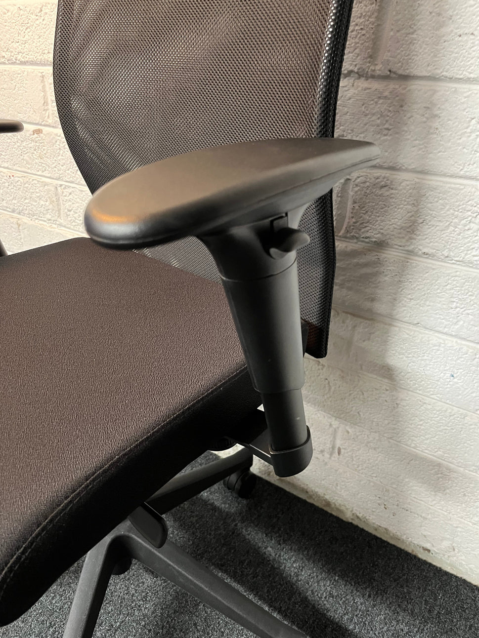 SECONHAND Black fabric seat, black mesh back swivel chair with multifunction and height adjustable arms. IN EXCELLENT CONDITION