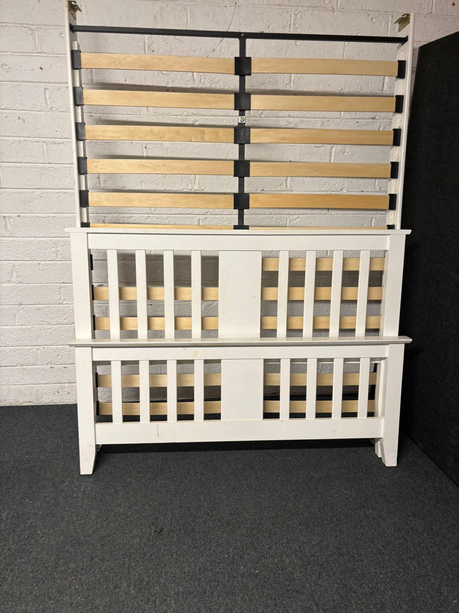 4ft 6 high end white framed bed 2225
