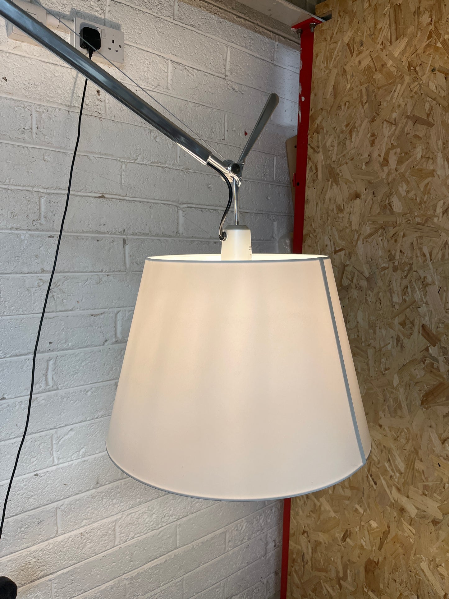 Artemide Tolomeo Mega floor lamp, 42cm aluminum parchment standard lamp. A real design classic, RRP 1000Euro. CJM Price 350Euro. 3 no. in Stock 1325