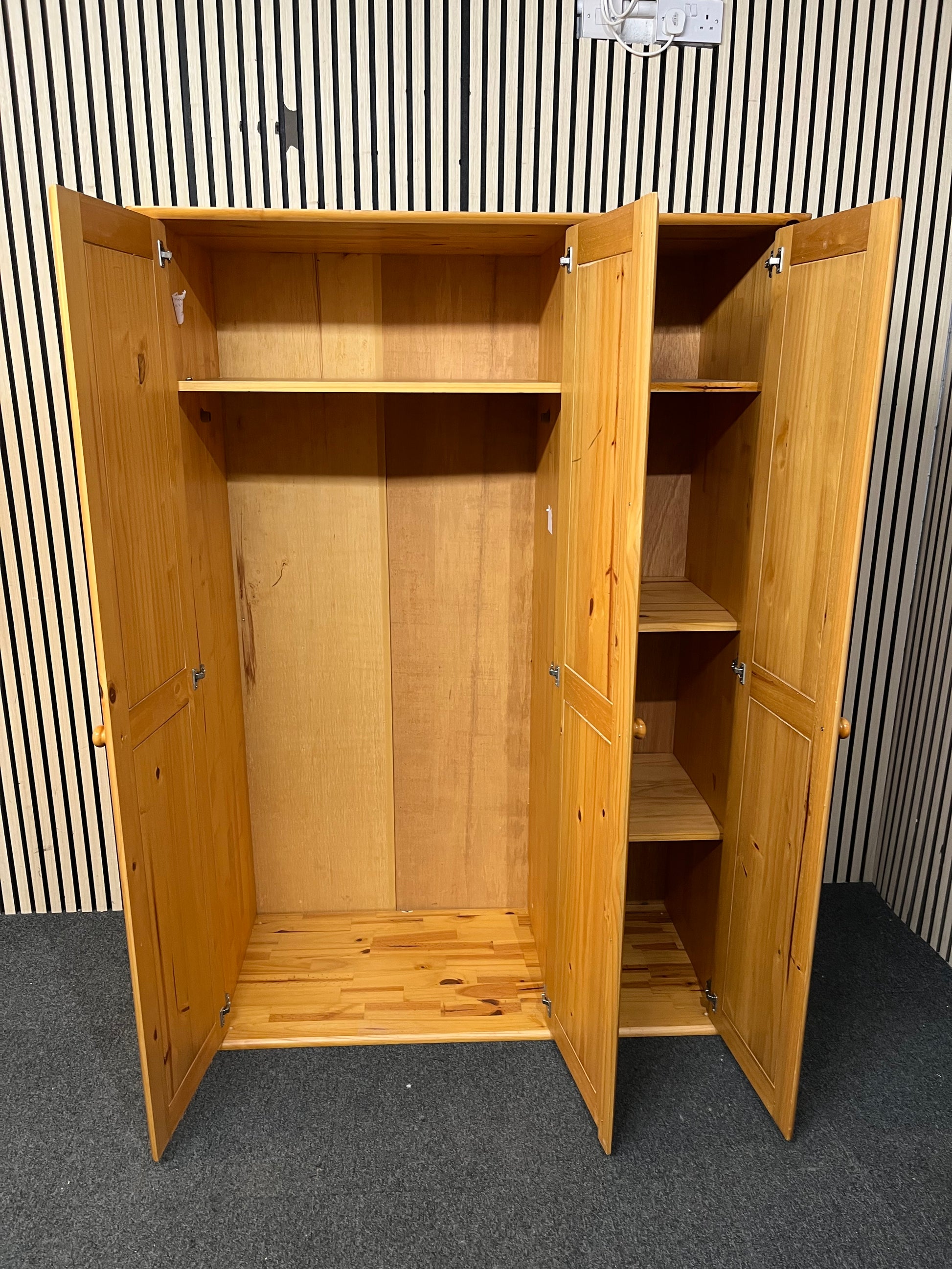 Pine three door wardrobe (H 180 x W 129 x D 51 cm) 3126