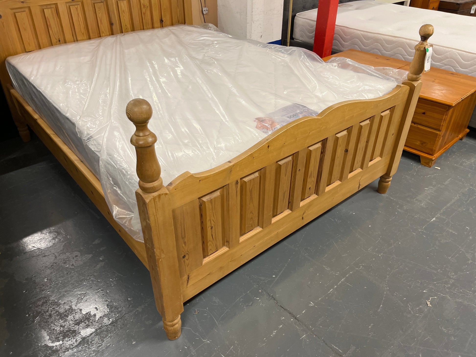 4ft 6 Solid pine high end 4 poster bed frame 2225