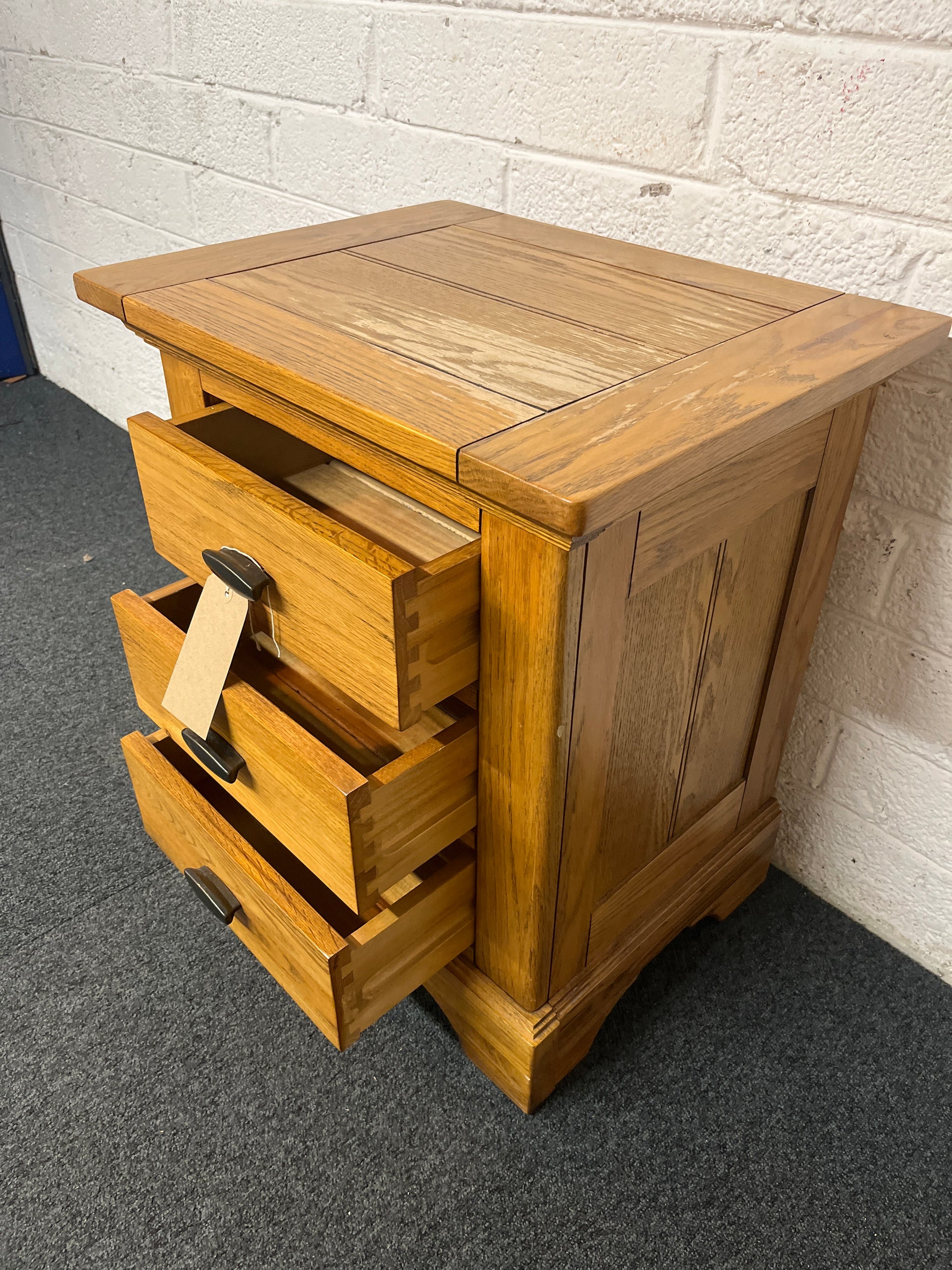 Solid oak 3 drawer bedside locker with black handles (H 64 x W 55 x D 42 cm) 1325