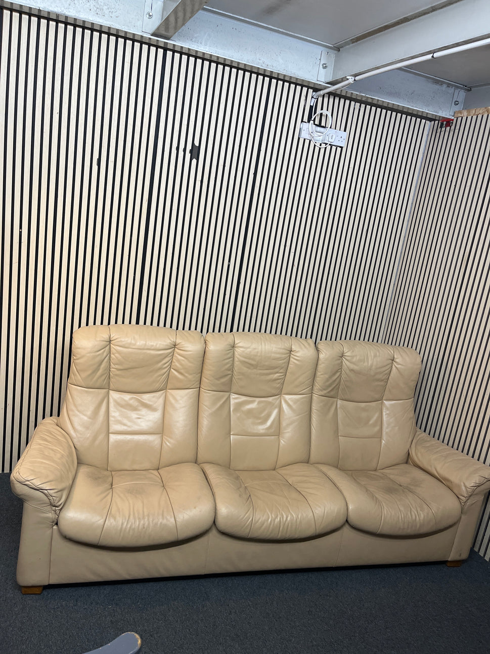 Cream leather 3 seater recliner sofa  3126