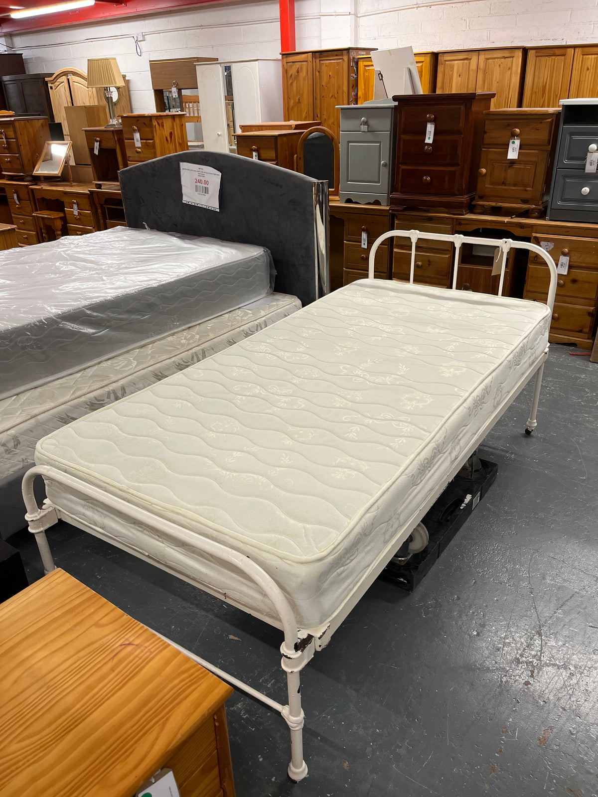 3ft Antique white painted cast iron bed frame with metal springs  44233