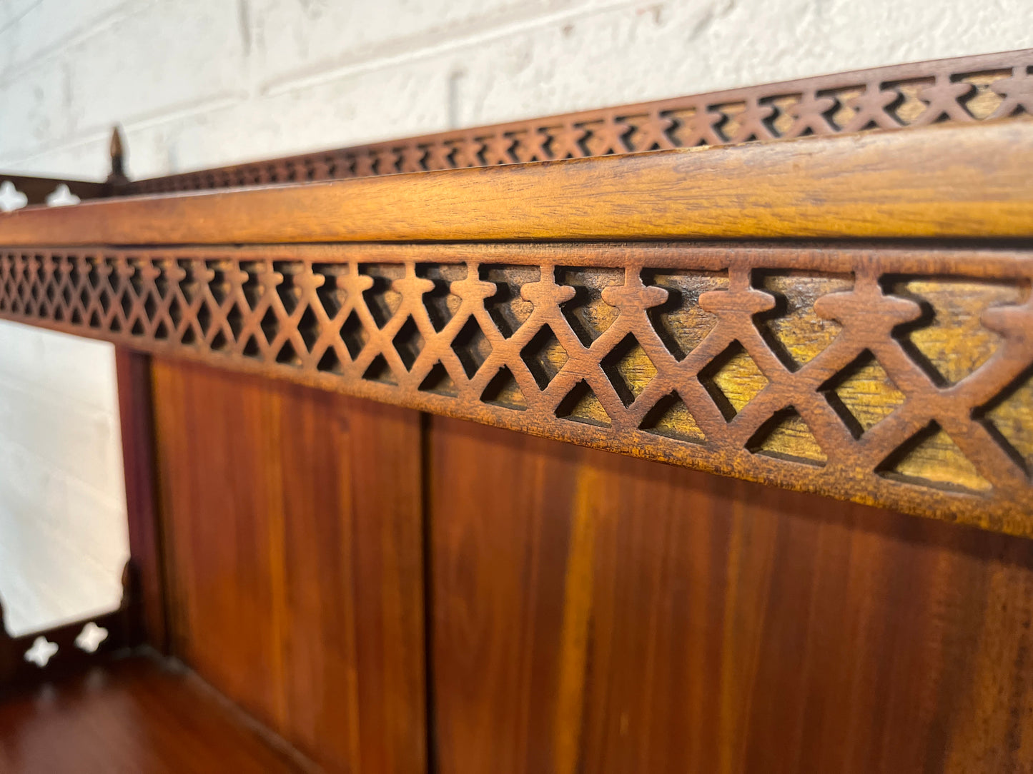 Mahogany tiered shelf unit  (H 163 x W 90 x D 42 cm)